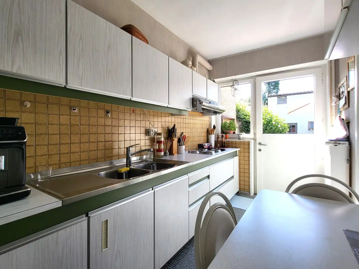 Deze ruime halfopen bebouwing met een bewoonbare oppervlakte van 134 m² is rustig gelegen aan de stadsrand. foto 16
