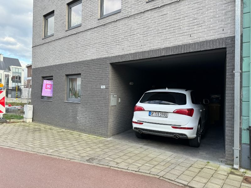 Gelijkvloersappartement met aparte inkom en INCL. parking! foto 2