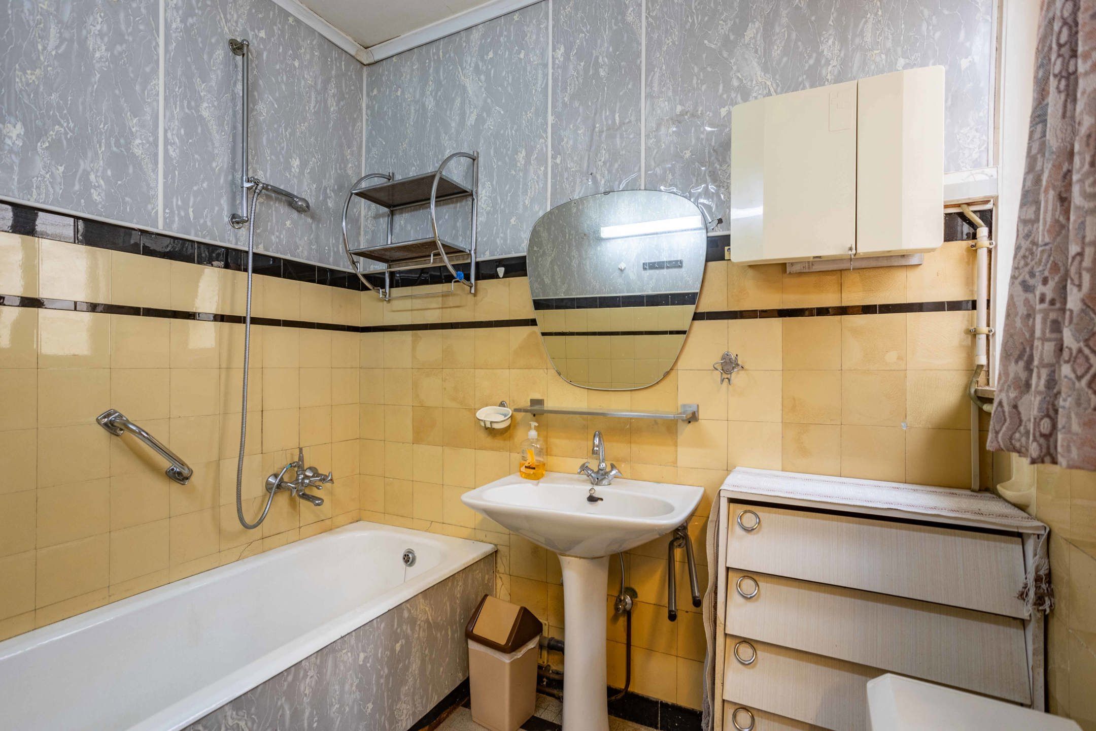 Woning met tuin en achterliggend perceel met oprit & garage! foto 8