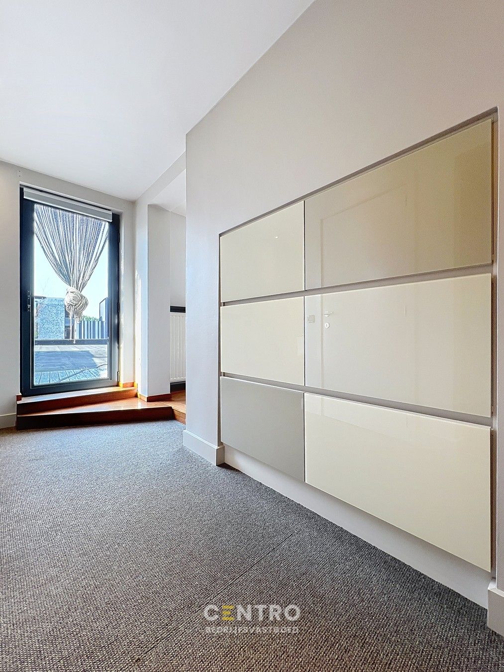 Veelzijdig pand bestaande uit RUIME woning met kantoor/praktijk/winkelruimte (267m²) + VERHUURD handelsgelijkvloers (238m²) op COMMERCIËLE ligging te Tielt! foto 17