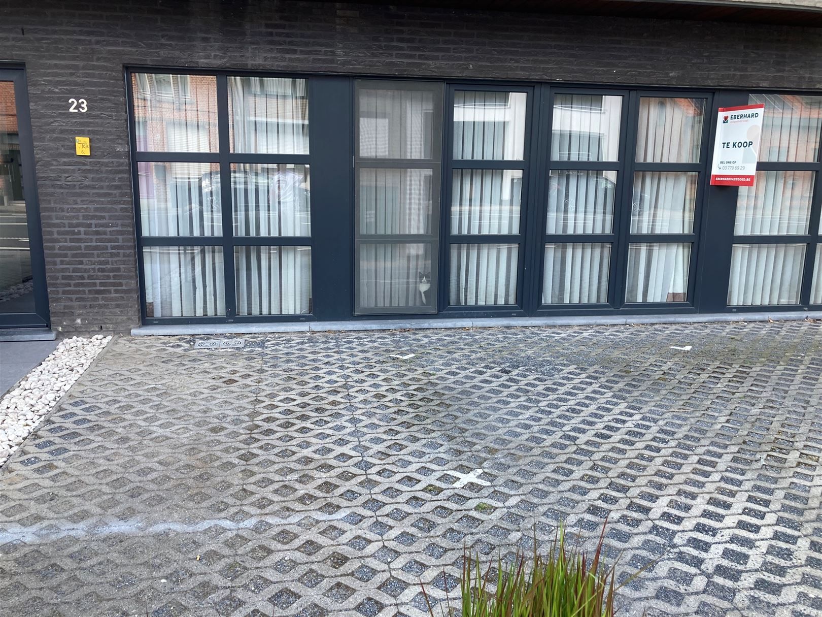 Modern gelijkvloersappartement + tuin & garage op toplocatie foto 2
