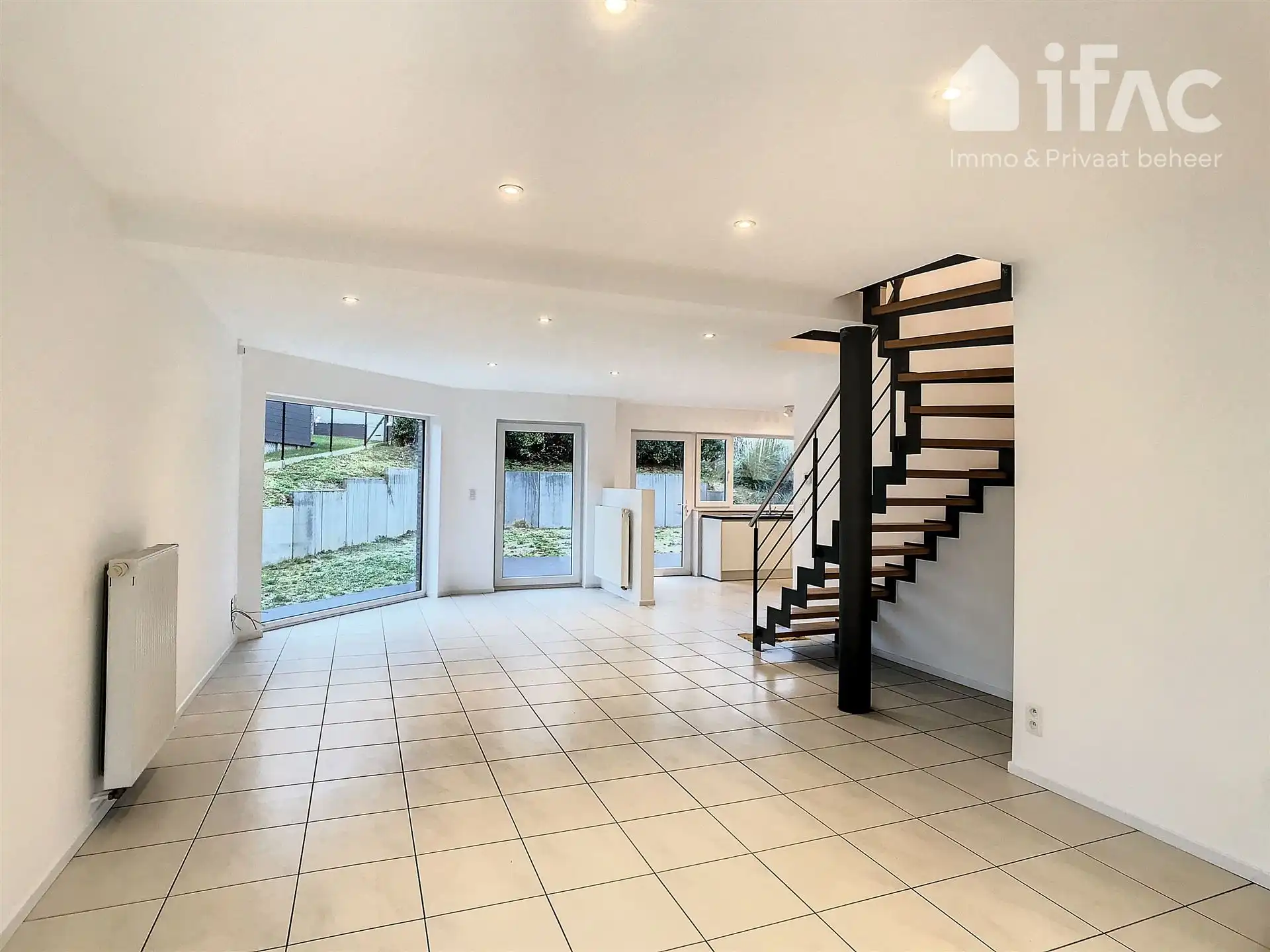 Villa met 4 slaapkamers en leuke tuin foto 2