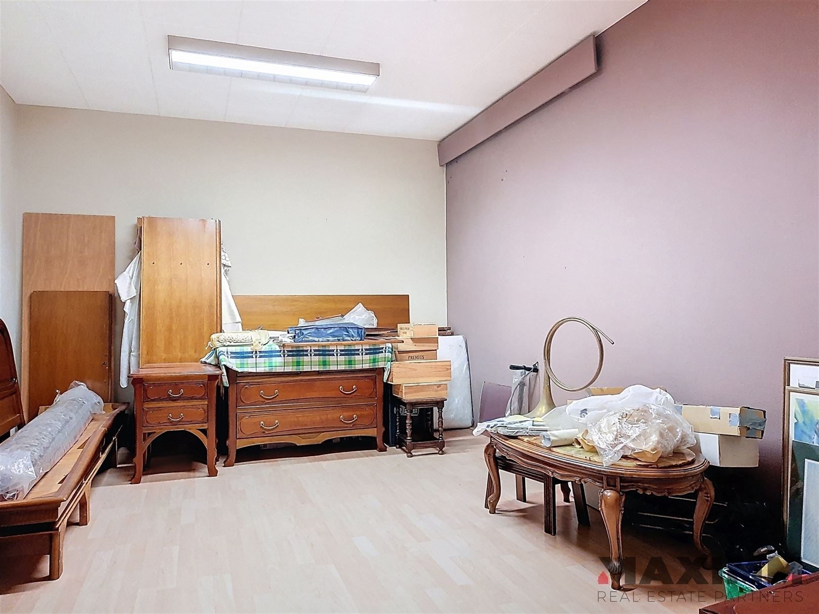 Gelijkvloers hoekpand, volledig onderkelderd op stategische locatie foto 16