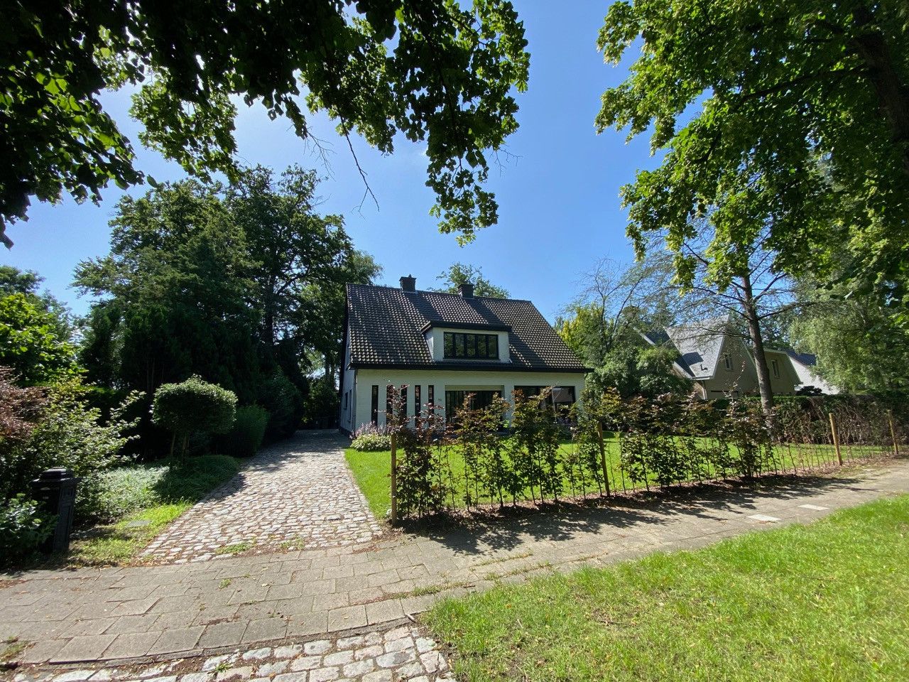 Net gerenoveerde woning met 4 slaapkamers foto 2