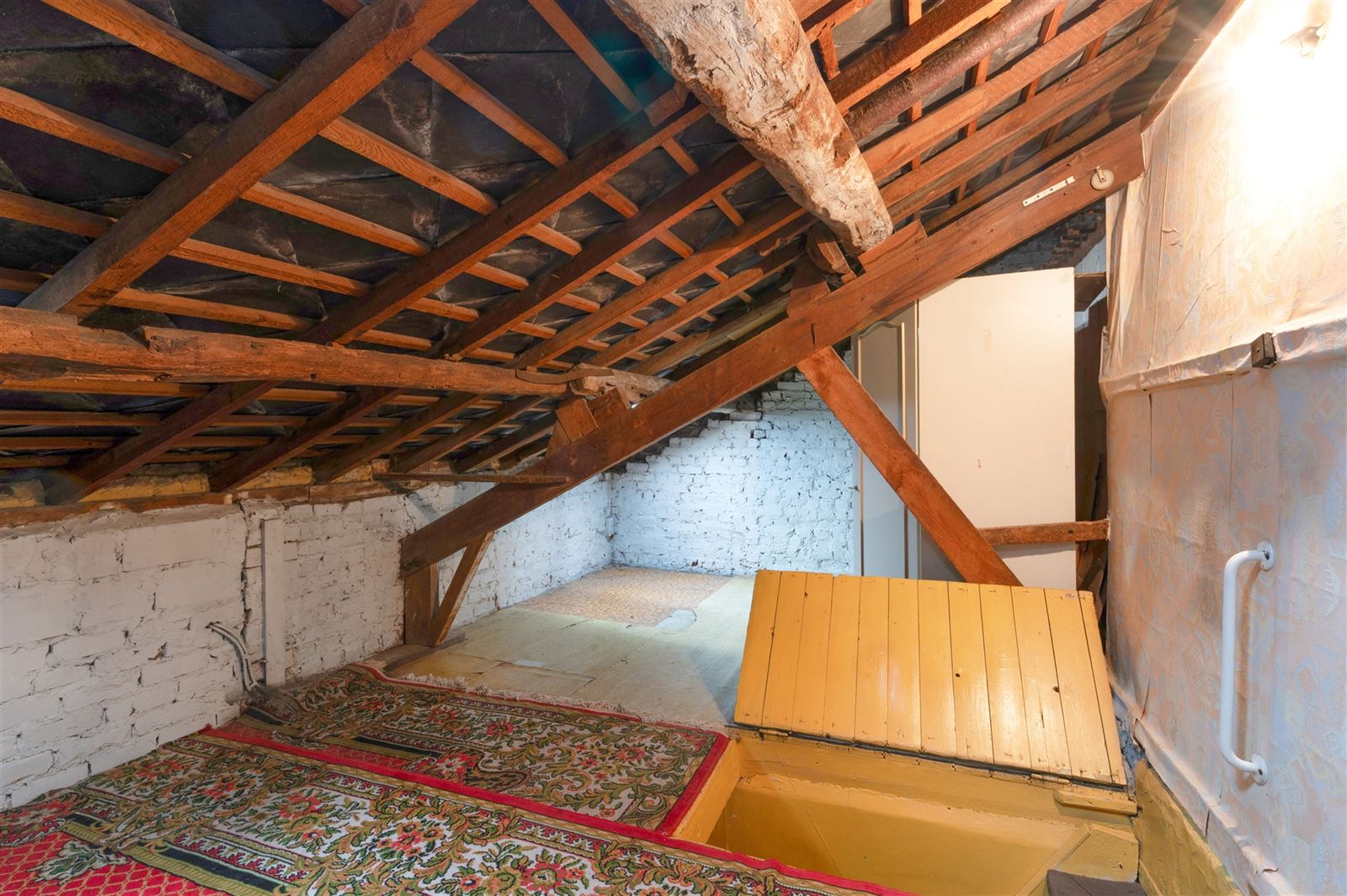 Volledig te renoveren woning met tuin en extra weide met garage foto 11