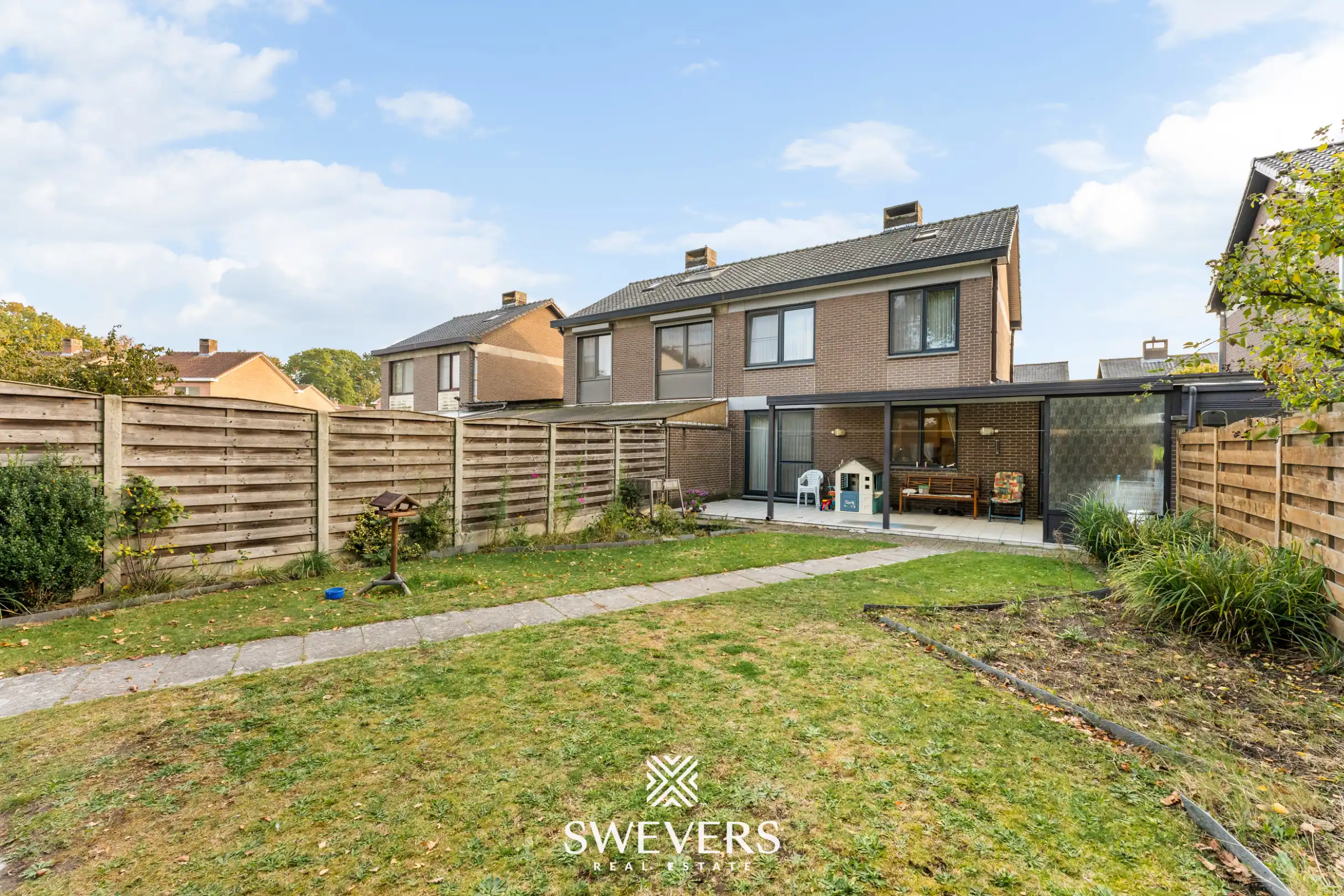 Op te frissen rijwoning op toplocatie foto 24