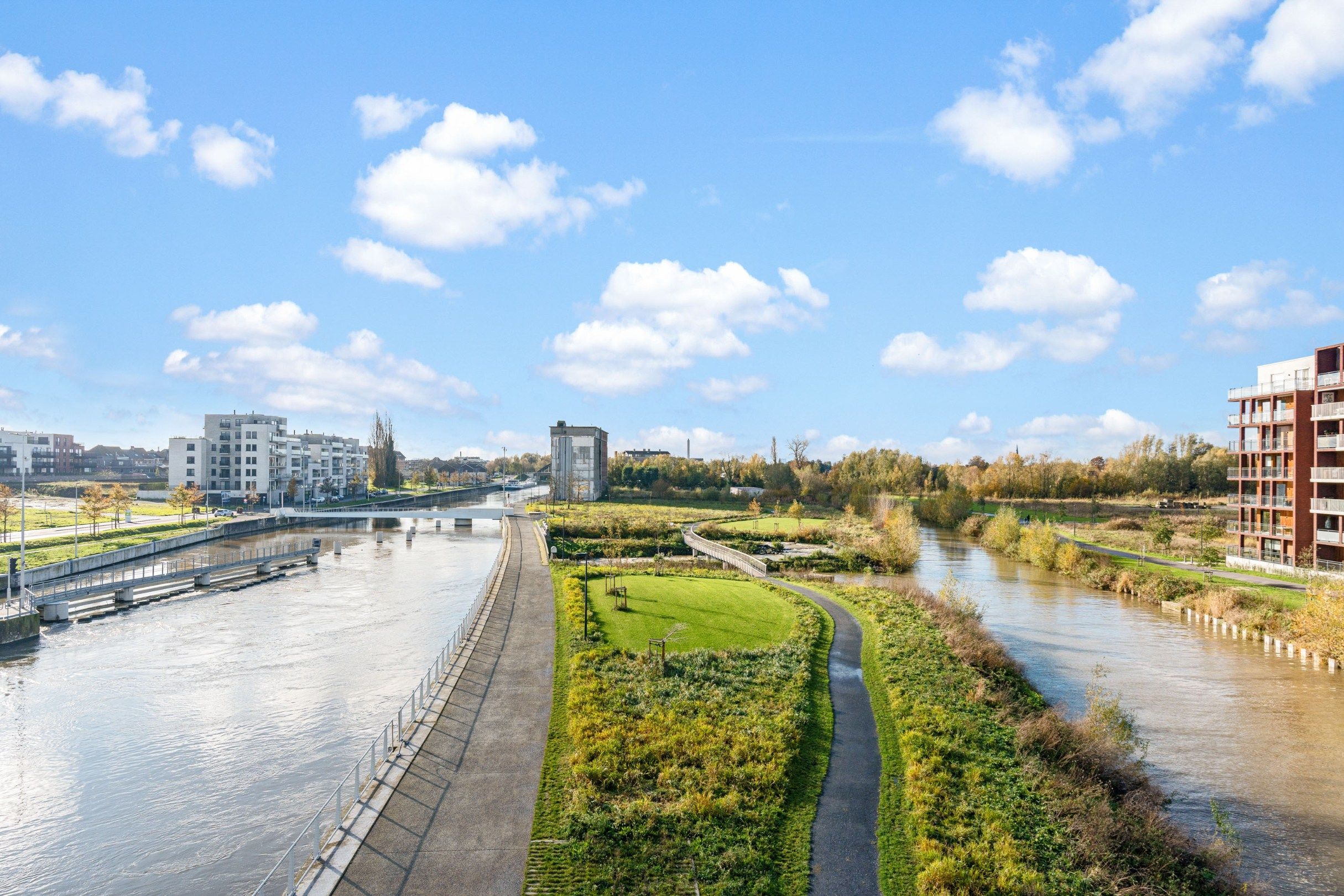 Gelijkvloers appartement met tuintje & staanplaats! foto 6