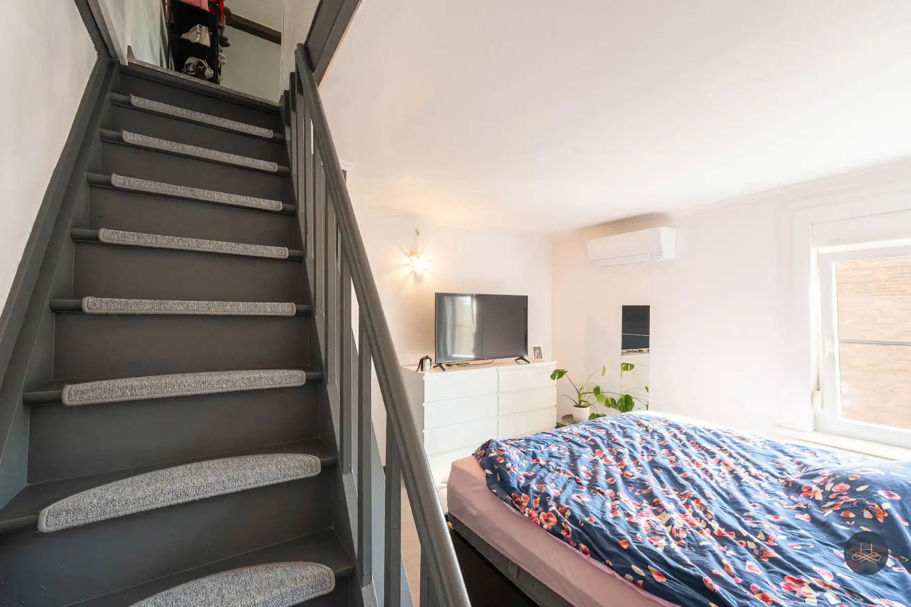 Ruime starterswoning met tuin en dubbele garage foto 15