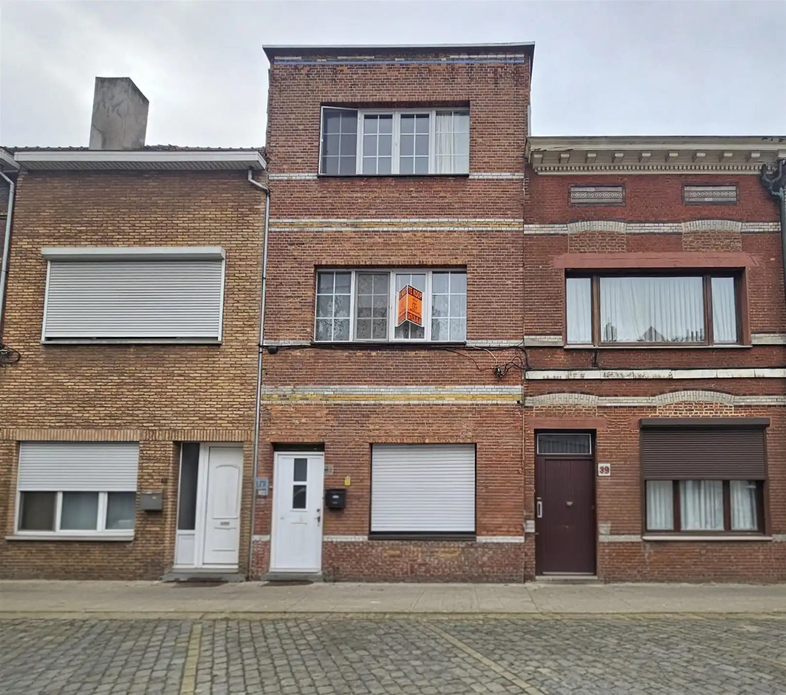 Woning ingedeeld in 3 appartementen foto {{pictureIndex}}