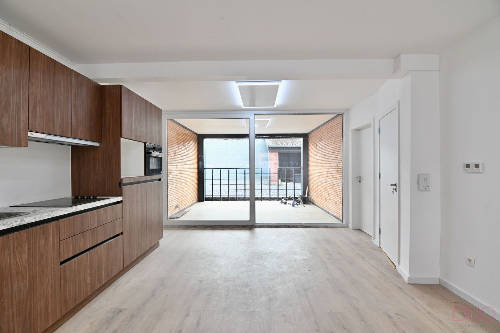 Instapklaar appartement met 3 slaapkamers, overdekt terras en mogelijkheid tot staanplaats nabij het centrum van Tongeren foto {{pictureIndex}}