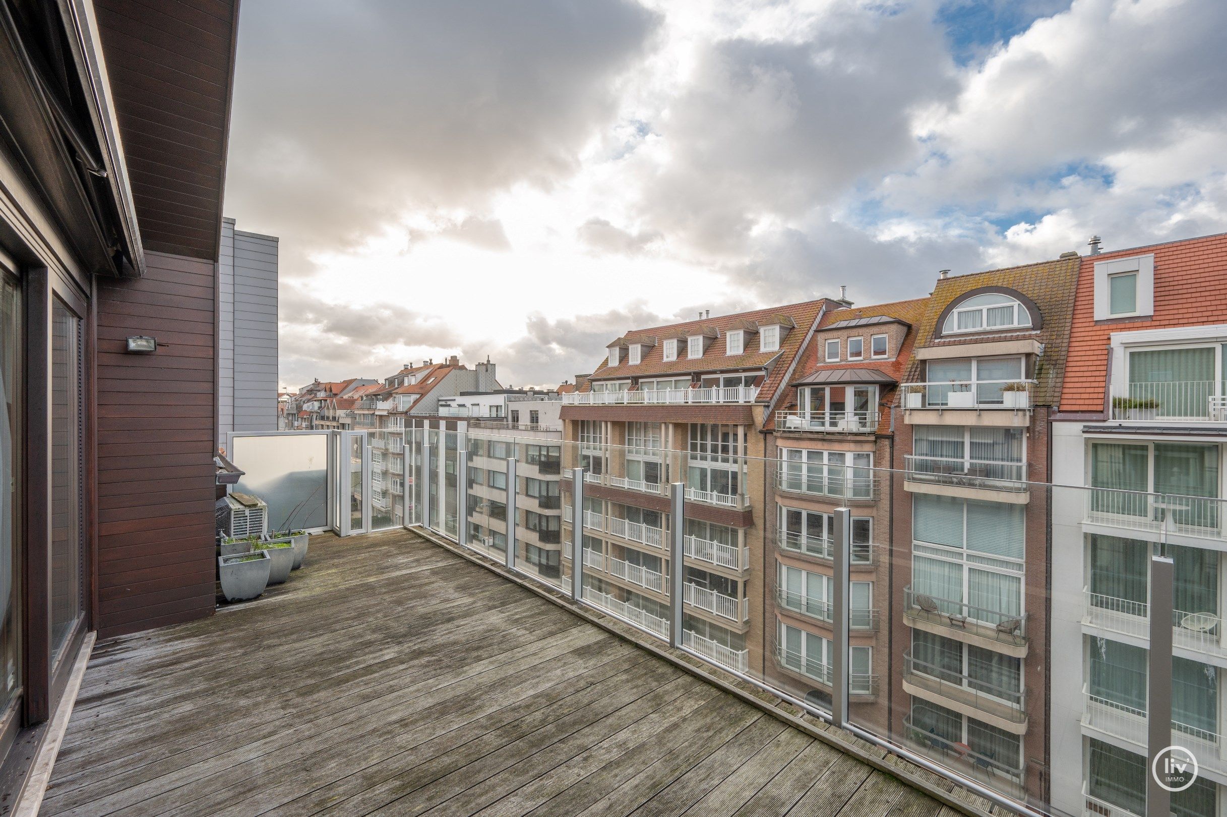 Ruim en zonnig dakappartement (227 m2) met ca. 33m² terrassen gelegen in het centrum van Knokke, op wandelafstand van de Zeedijk en het Rubensplein.  foto 7