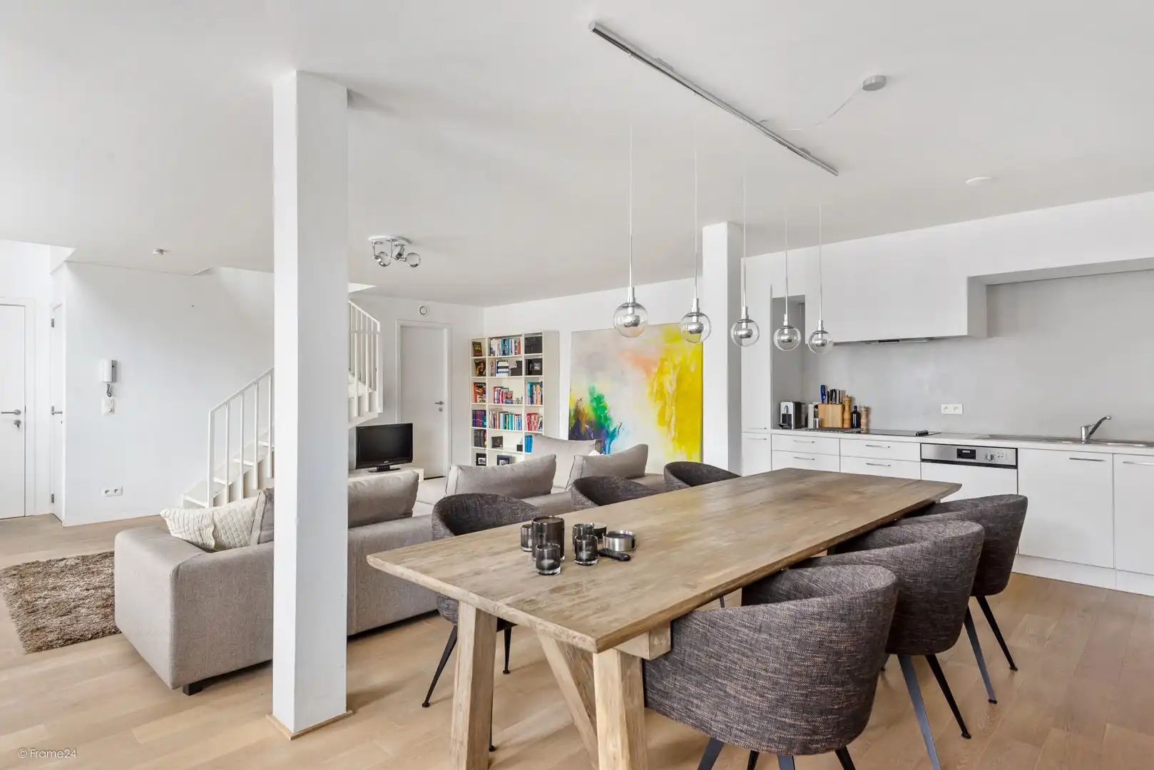 DUPLEX APPARTEMENT MET TWEE SLAAPKAMERS EN TERRAS foto 2