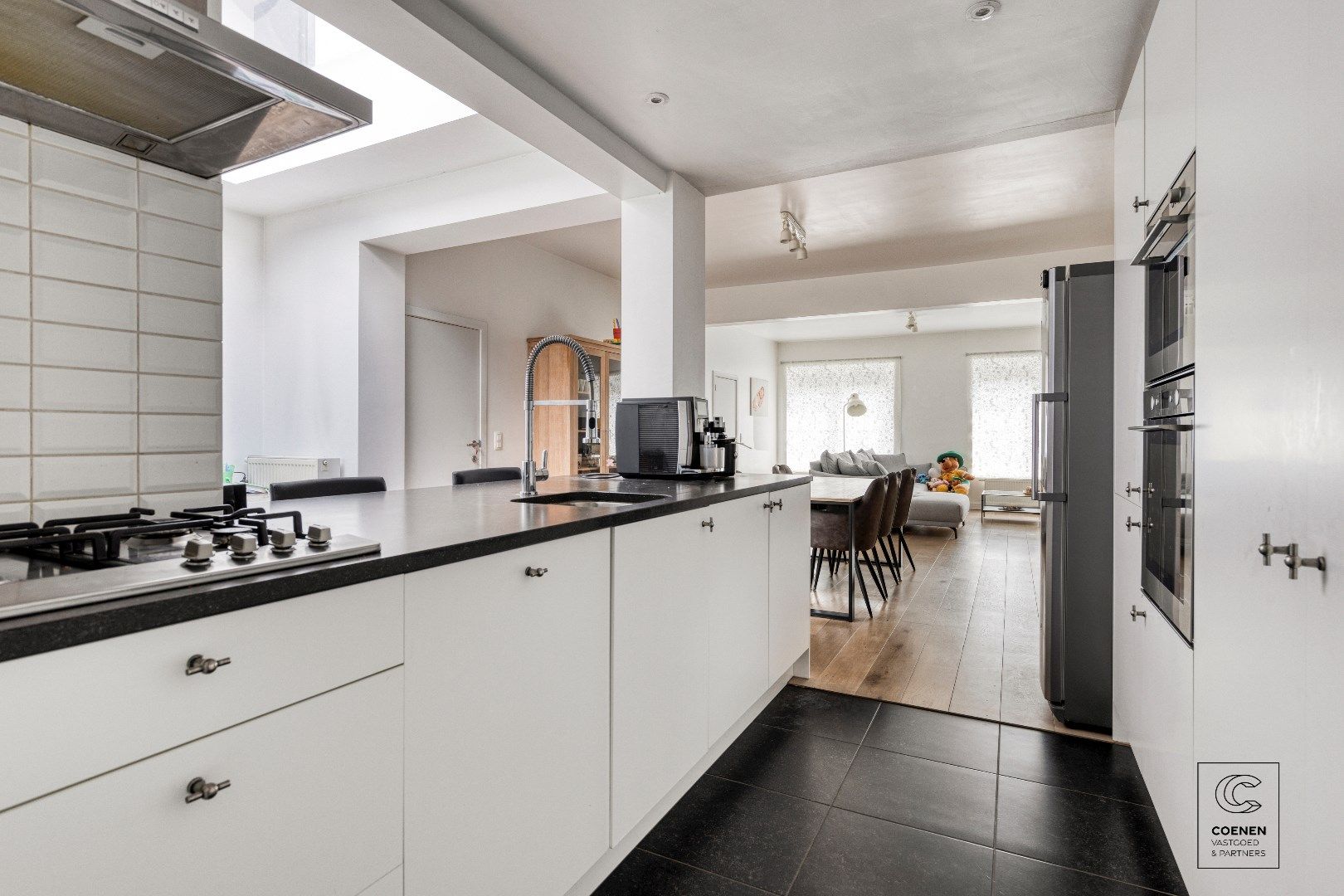 Prachtige woning van 200 m² met vier slaapkamers op een uitstekende locatie te Schoten! foto 12