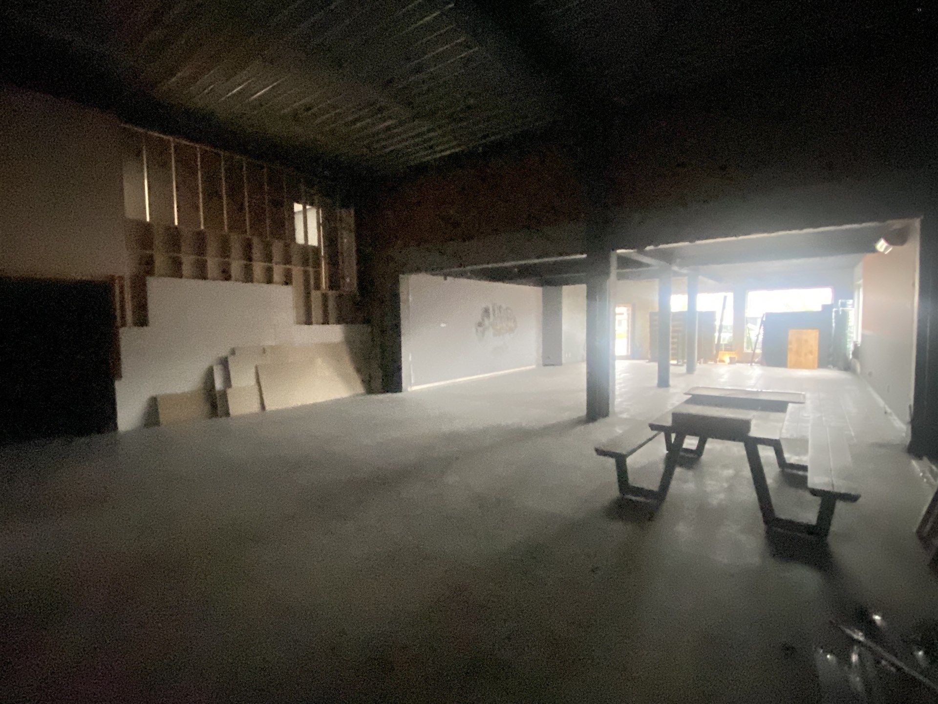 commercieel gunstig gelegen handelspand foto 4