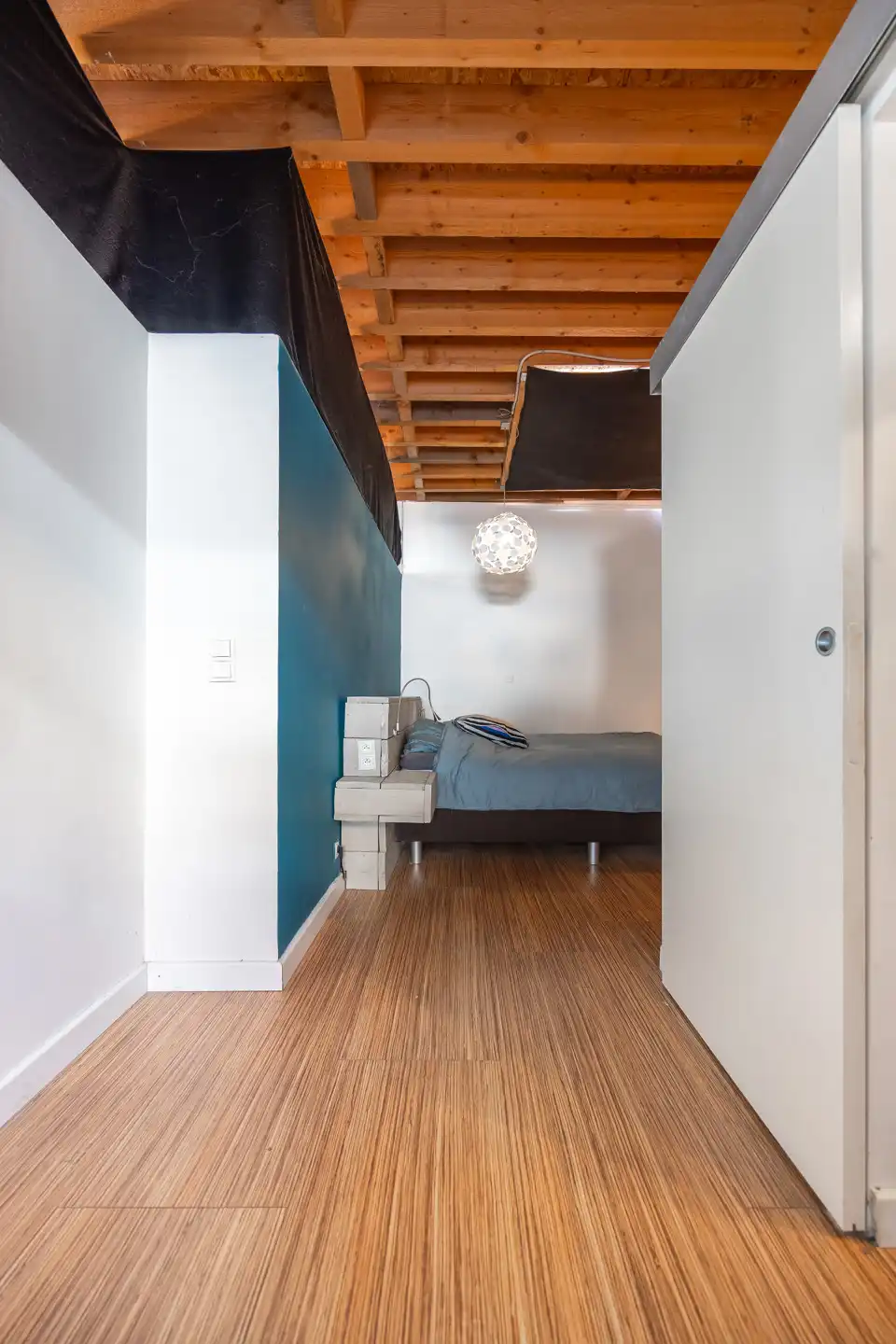 Verborgen loftwoning met tuin, parking & laadpaal in Deurne foto 16