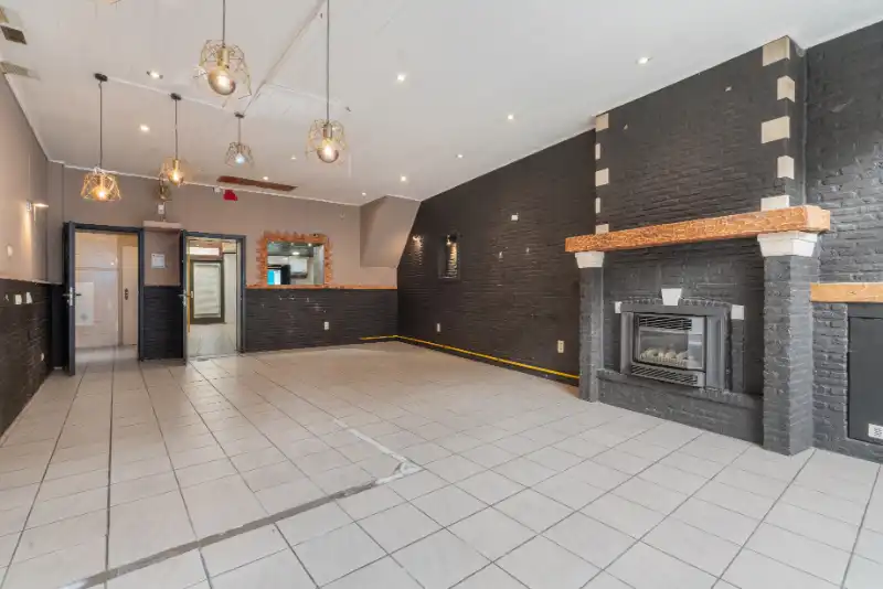 Woning met handelsruimte/bureel foto 2