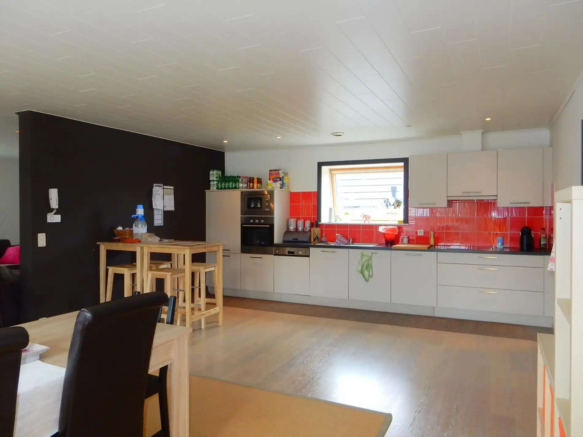 Gezellig en ruim appartement met zonnig terras te Varsenare foto 2