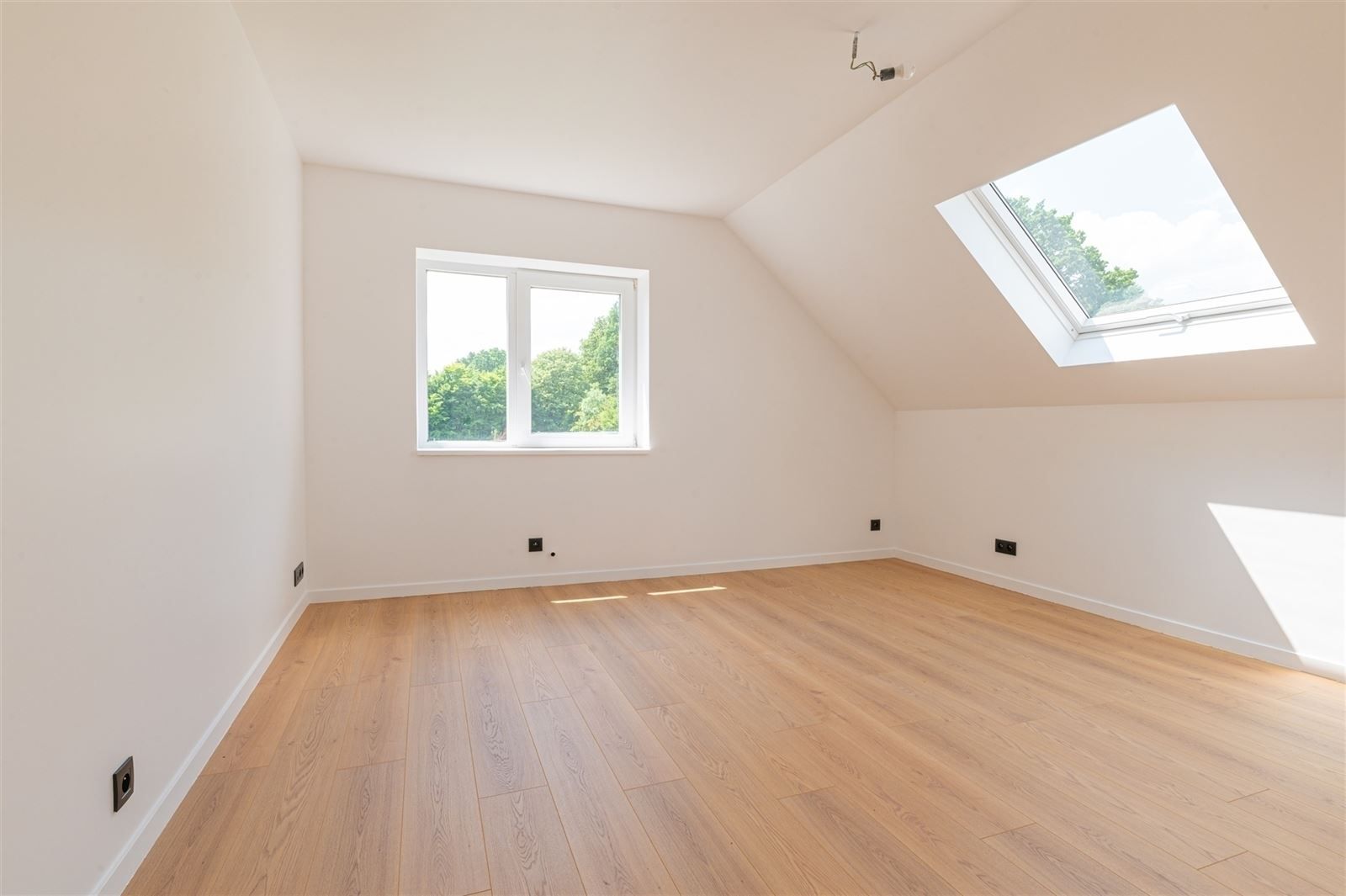 Magnifiek gerenoveerde woning met bijgebouw en parkeergelegenheid foto 19