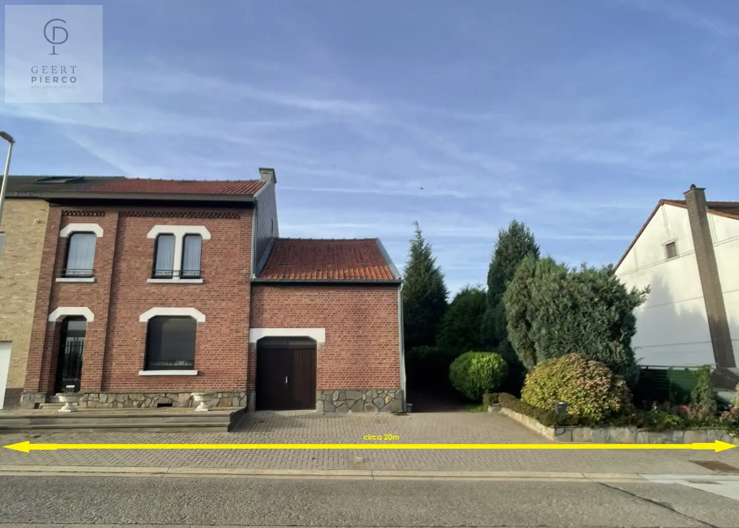 Deze charmante halfopen woning is gelegen in het landelijke Gingelom. Met een perceelbreedte van circa. 20m biedt dit pand extra mogelijkheden. foto 2
