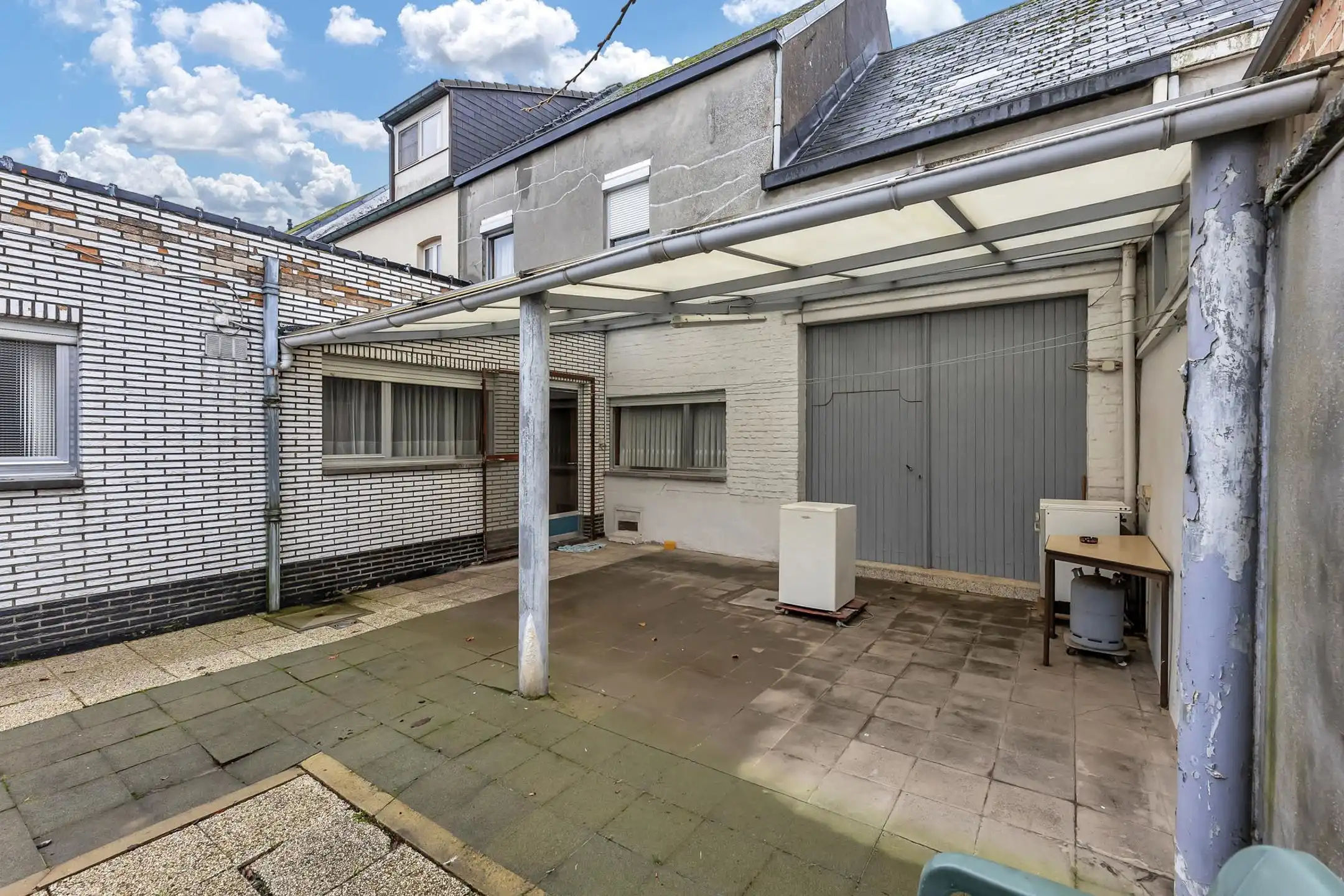 Ruime te renoveren woning met garage en veel potentieel foto 22