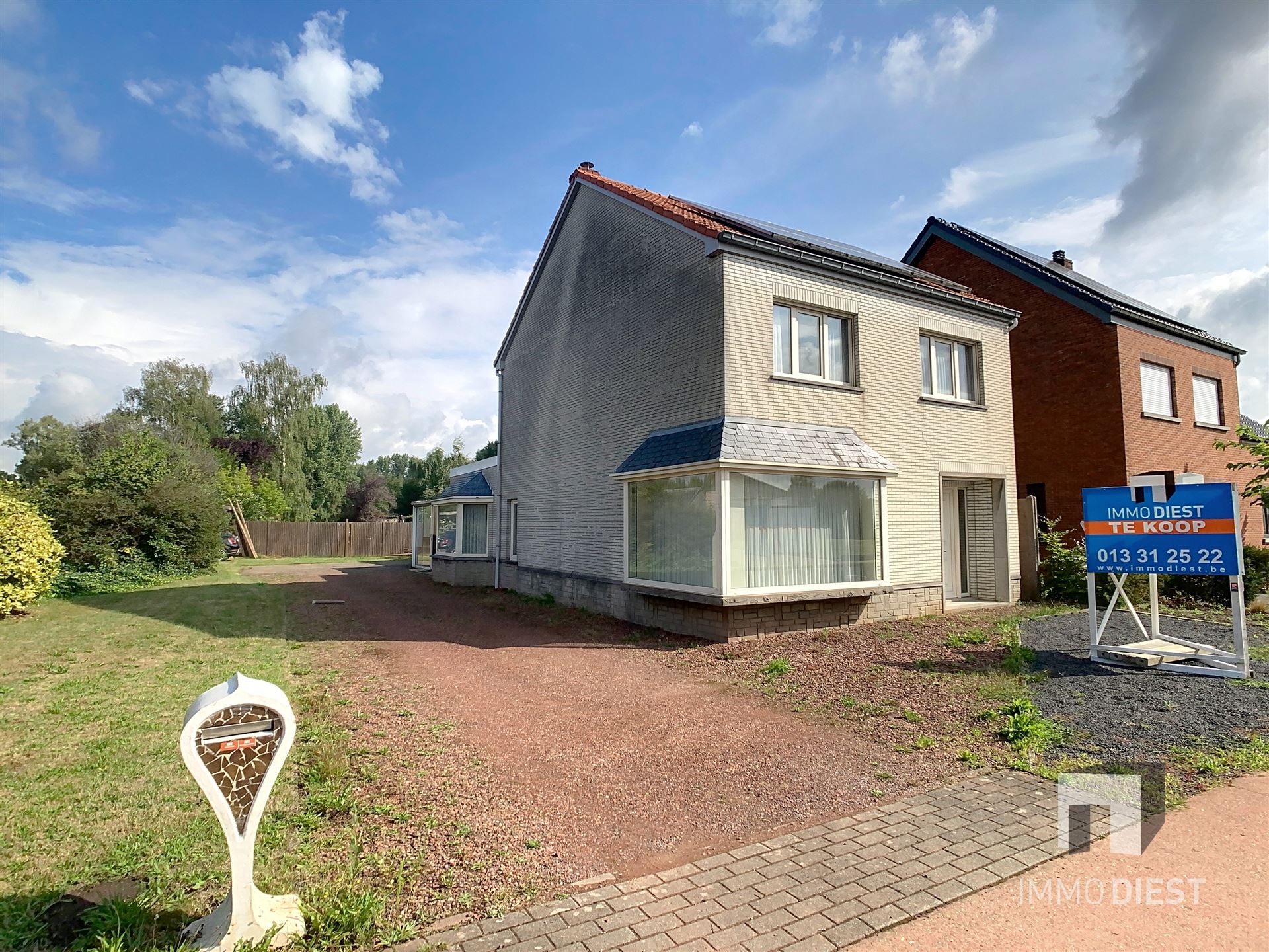 Te moderniseren gezinswoning met 3 slaapkamers op een ruim perceel van 13a 45ca. foto 2