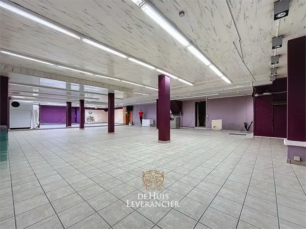 Ruime (253m) handelsgelijkvloers in het centrum van Kontich-Kazerne foto 8