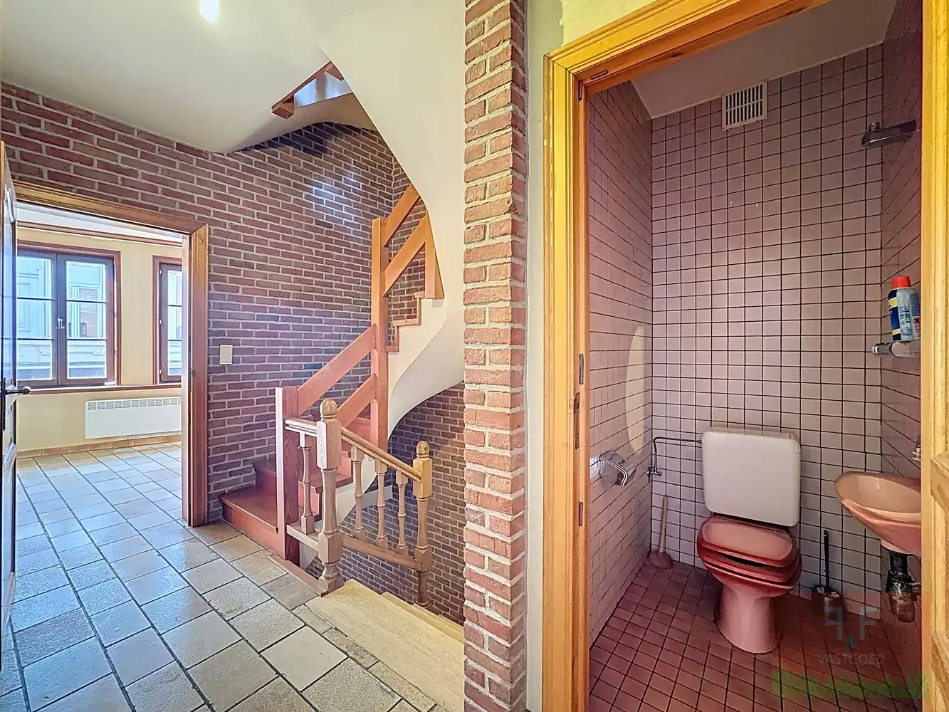 Triplex appartement (4 slaapkamers) met verhuurde winkelruimte en aparte garage te koop in centrum Zottegem foto 13