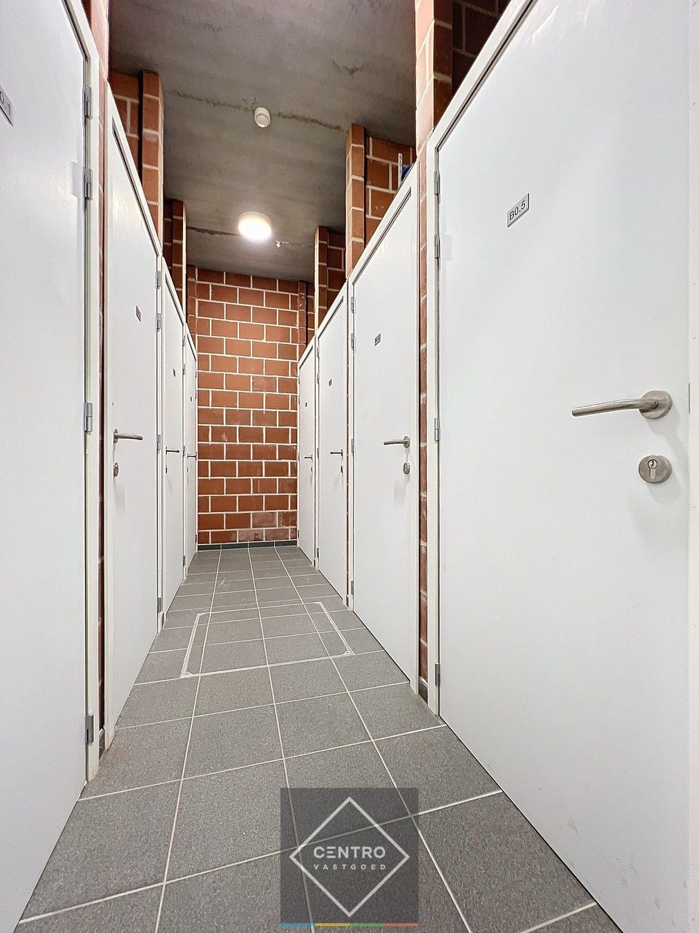 Laatste kans aankoop 6% BTW (akte voor 31/12/2024)!  NB-appartement (103m²) met RUIM zonneterras (26m²) pal in het CENTRUM van Kortrijk ! foto 27