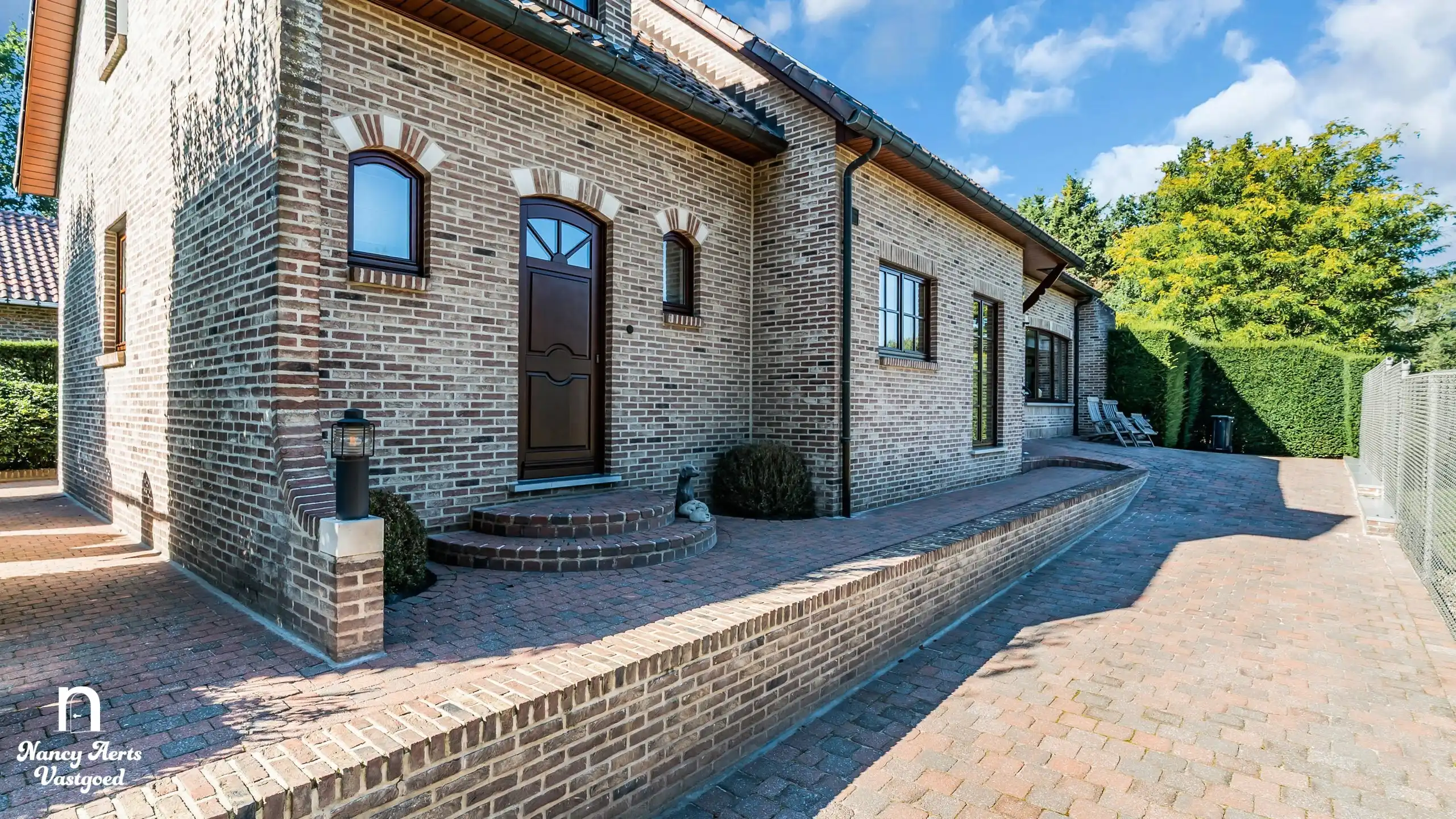 Karaktervolle villa met natuurzwembad en poolhouse in Genk foto 35