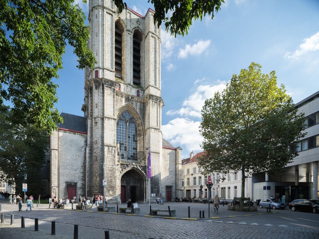 Op te frissen stadswoning op het Sint-Michielsplein in het historisch centrum van Gent foto 4