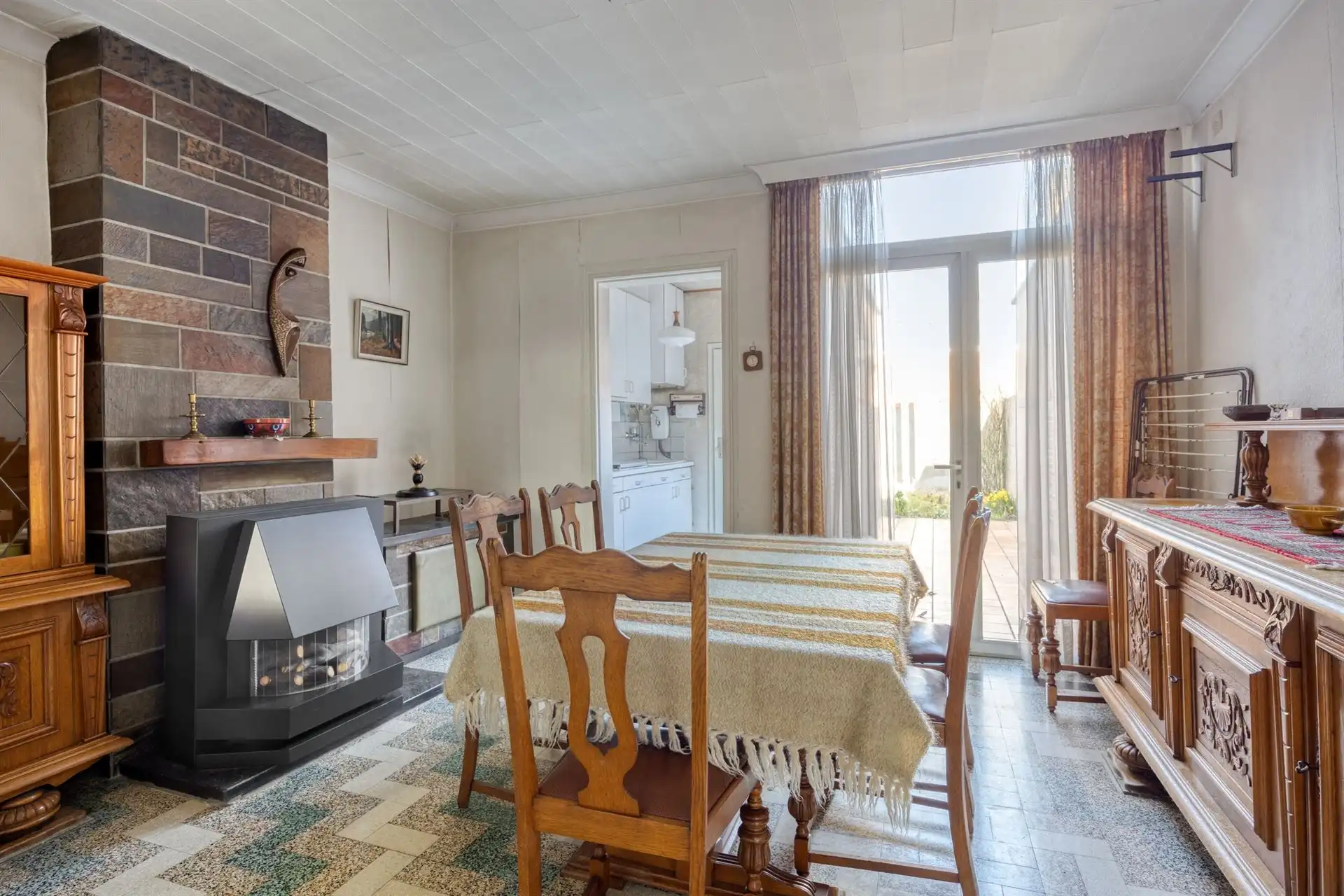 Te renoveren woning met 4 slaapkamers en tuin.  foto 8