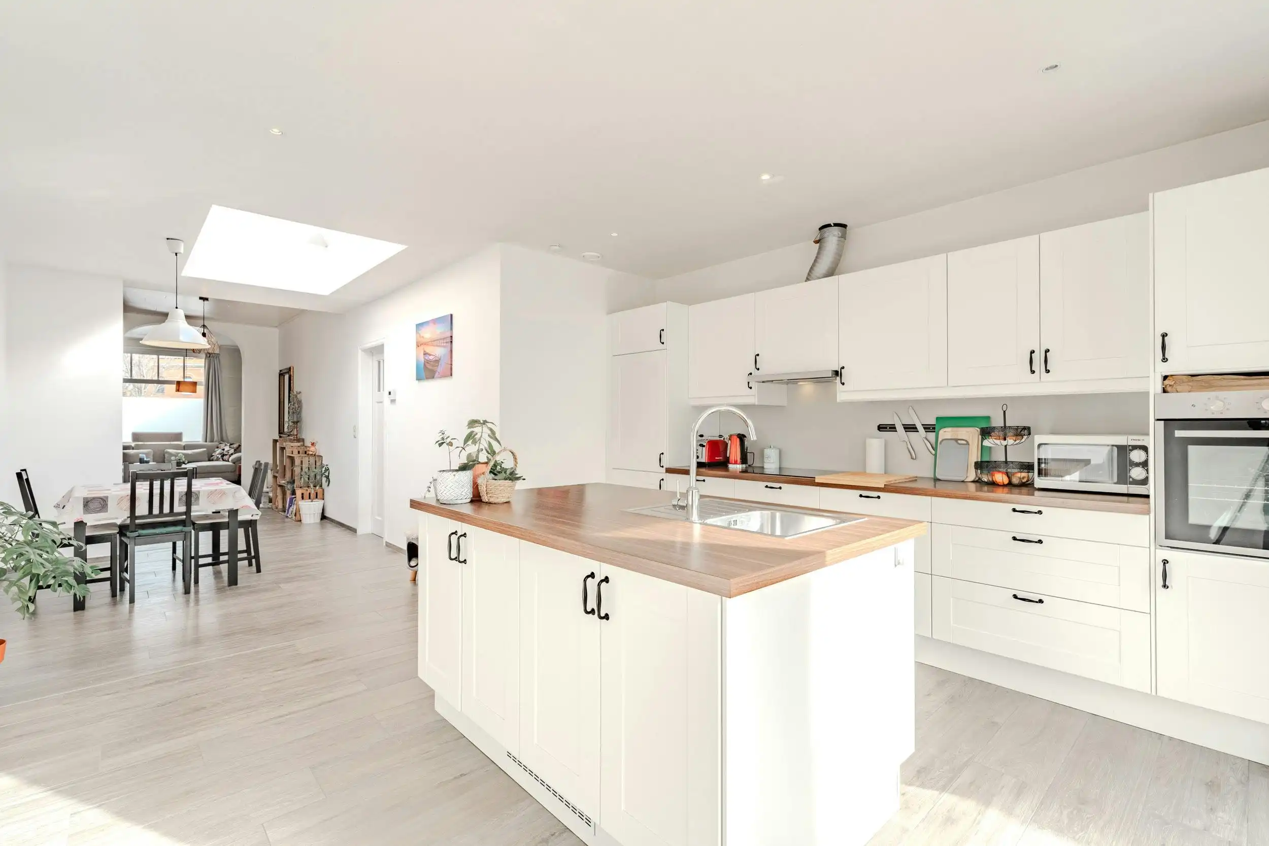 Recent gerenoveerd huis te koop in Ieper foto 8