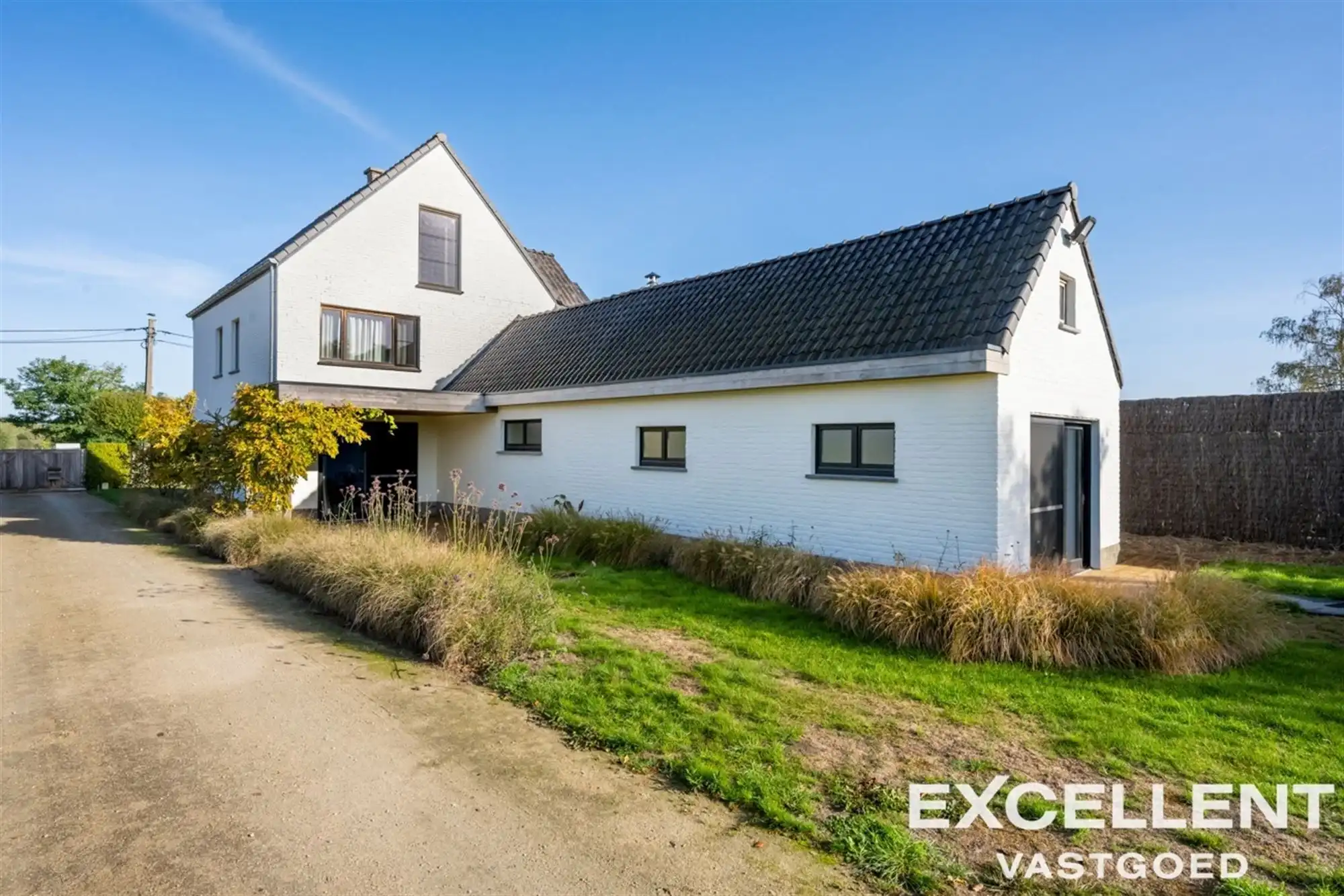 Villa met zwemvijver op een uitzonderlijk perceel foto 2