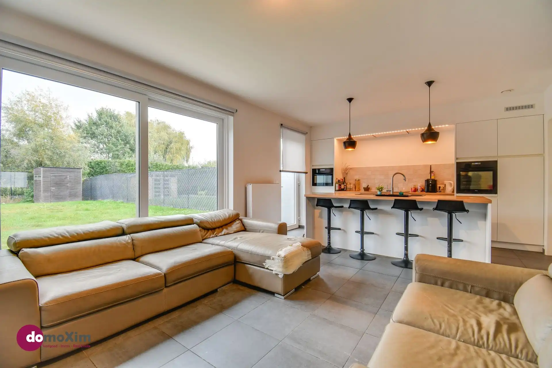 Stijlvolle en energiezuinige woning met 4 slaapkamers in een rustige woonwijk foto 4