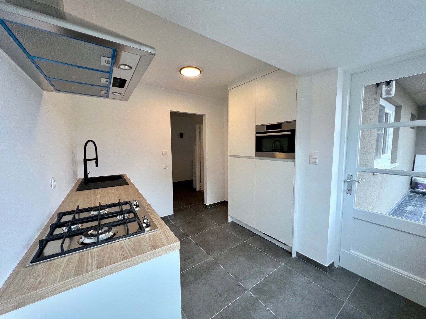 APPARTEMENT MET 2 SLAAPKAMERS, TERRAS EN STANDPLAATS IN CENTRUM IEPER foto 5