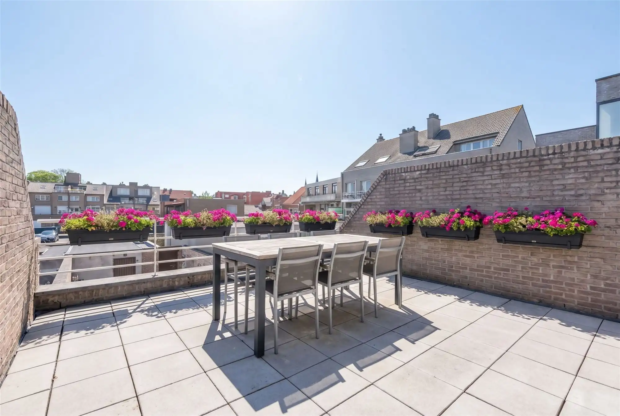 Fris triplex appartement met groot dakterras en garage foto 17