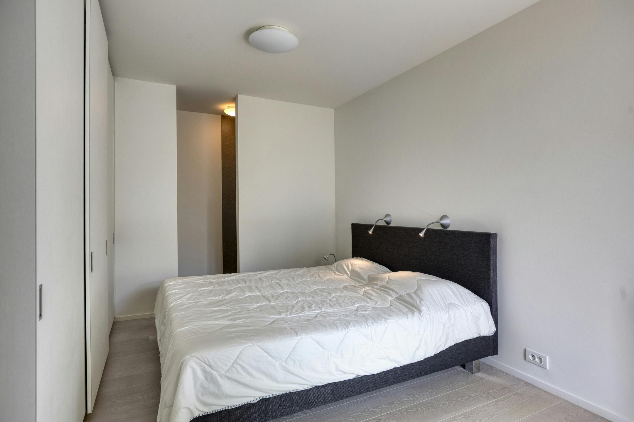 Modern appartement van Rietveld op enkele passen van zee! foto 16