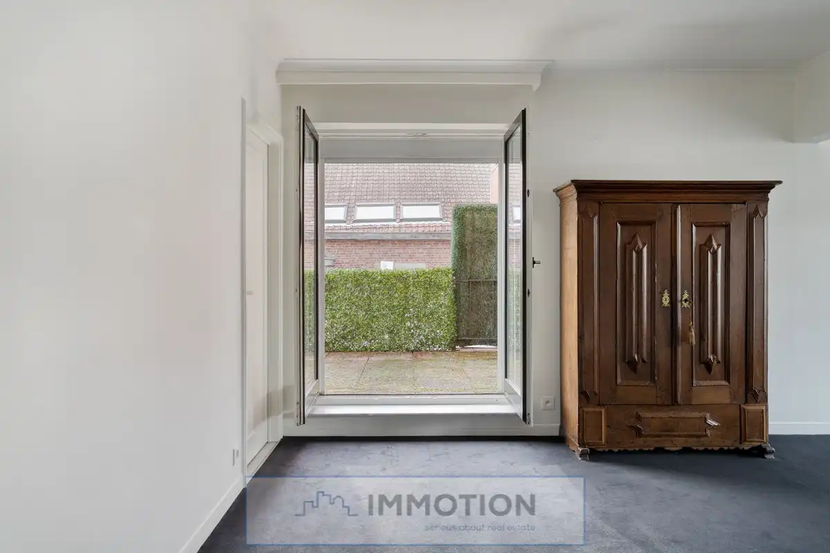 Mooi 1-slaapkamer appartement met parking aan het Overbekeplein. foto 6