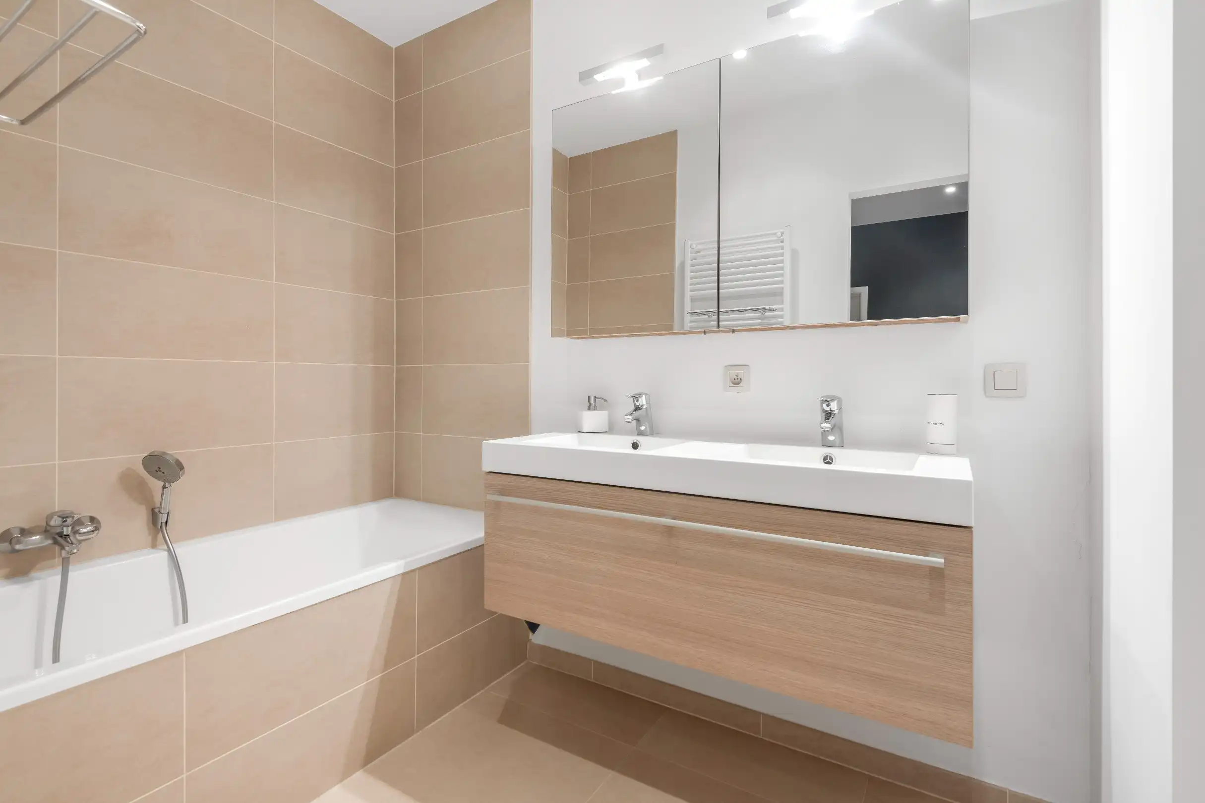 Recent appartement met hoge plafonds gelegen in het centrum van Knokke.  foto 11