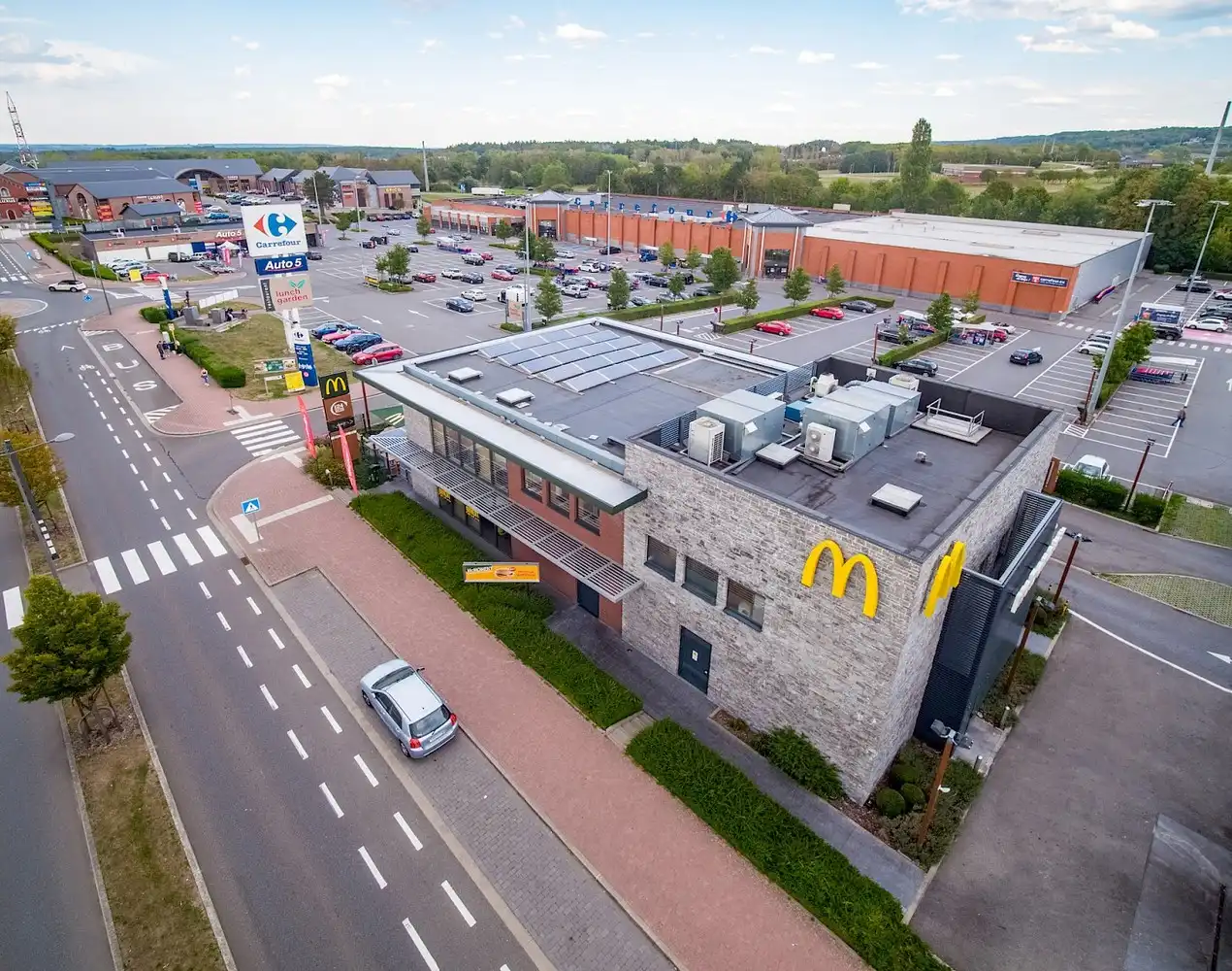 Beleggingspand met topretailer Chaussea als huurder retailpark foto {{pictureIndex}}