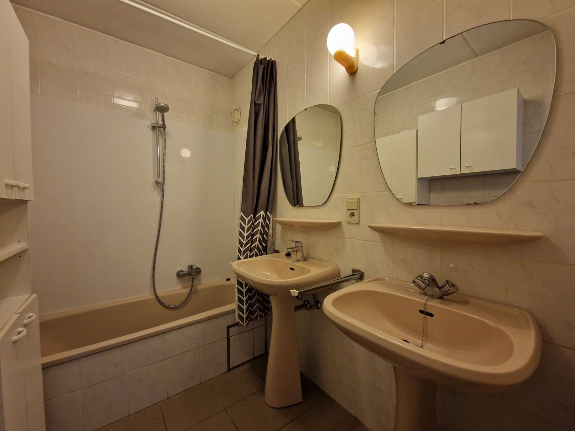 Instapklaar appartement met 2 slaapkamers, berging & parking foto 12