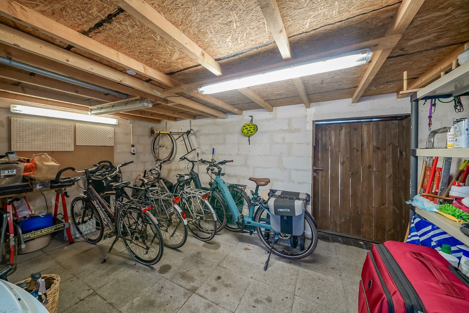 Instapklare woning met uitweg achteraan in Oostende foto 9