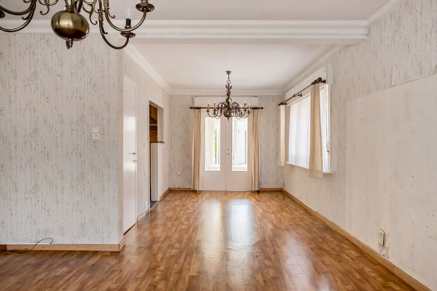 Te renoveren halfopen bebouwing op een perceel van 361 m². foto 3
