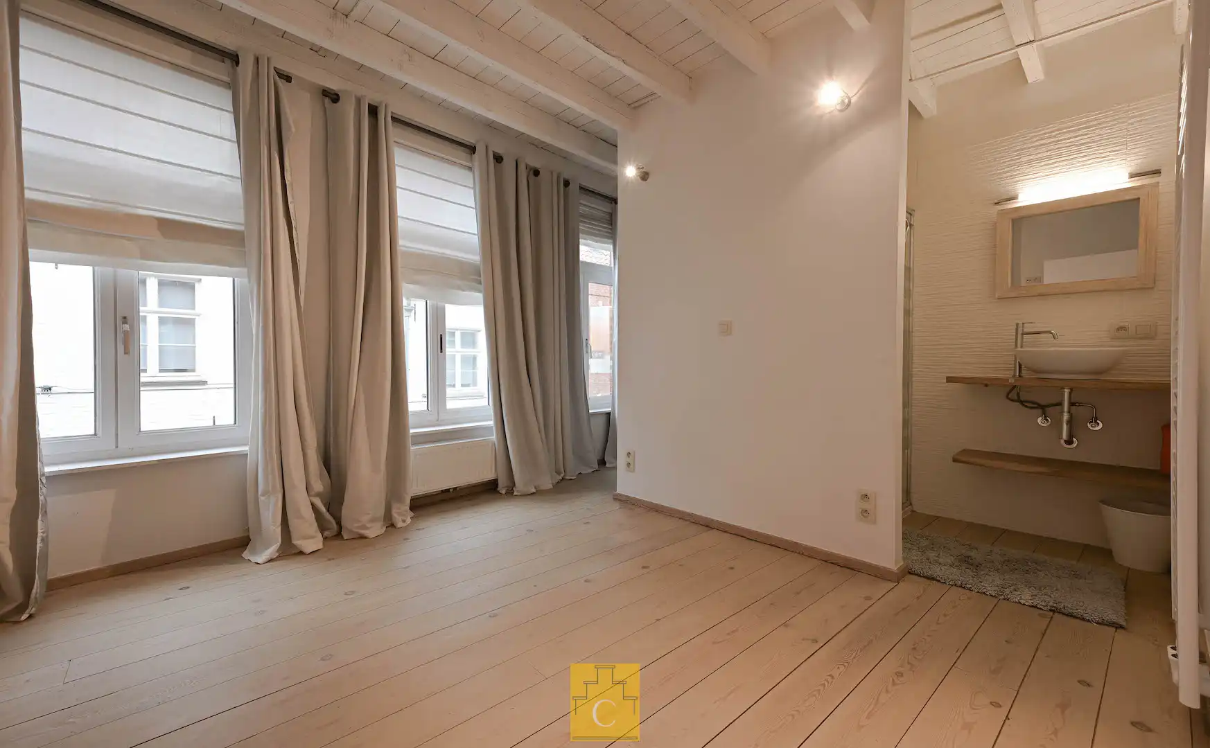 Trendy stadswoning - totaalrenovatie, strakke lijnen en een keitof terras - topligging Moerstraat foto 15