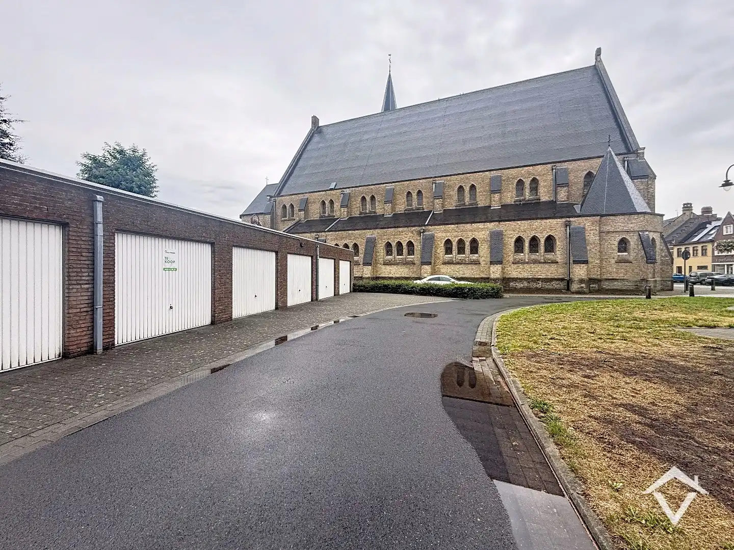 Garagebox gelegen in centrum Ardooie foto 5