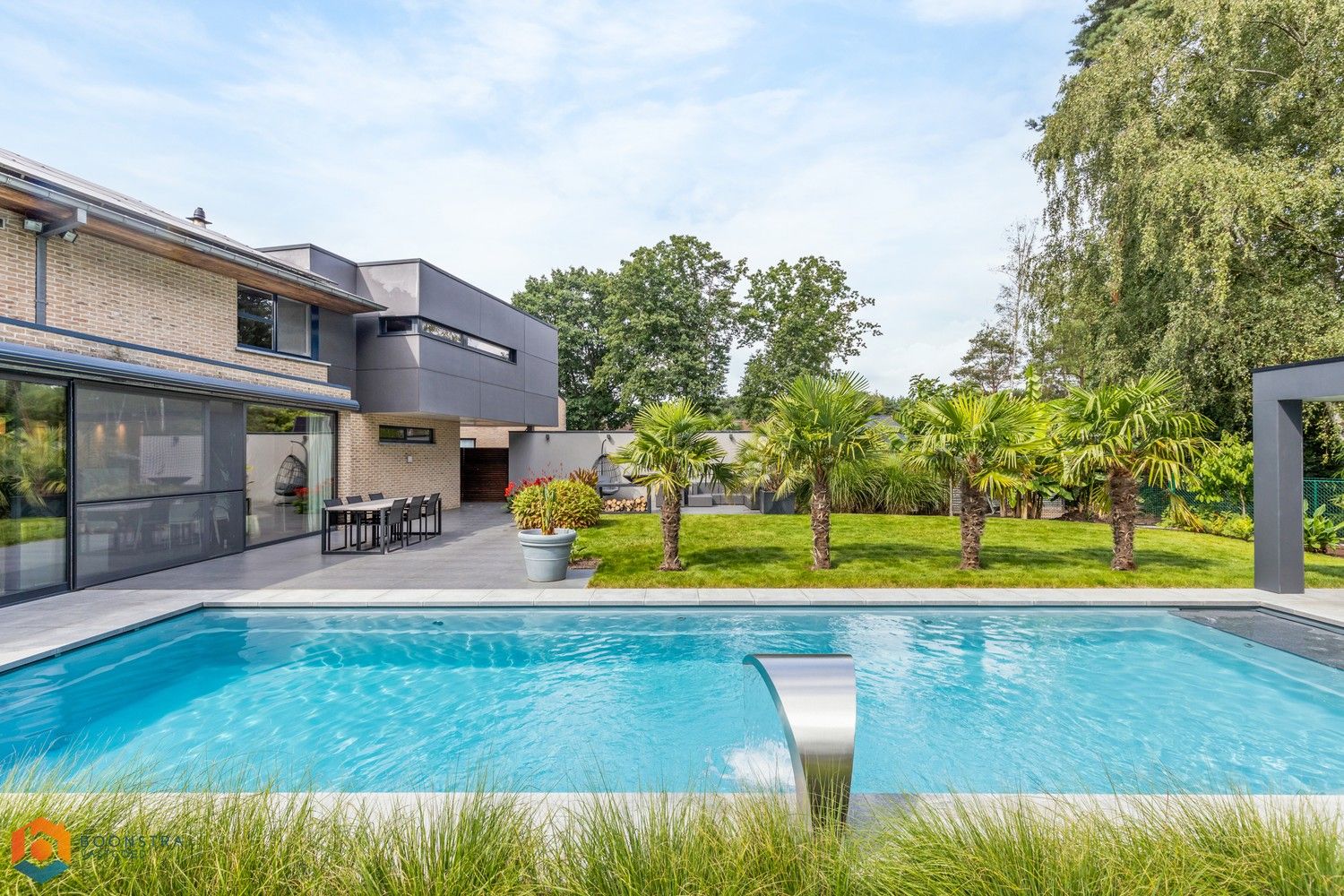 Energiezuinige villa op 1.636 m² met zwembad, lounge-ruimte en tropisch aangelegde tuin in Tremelo foto {{pictureIndex}}