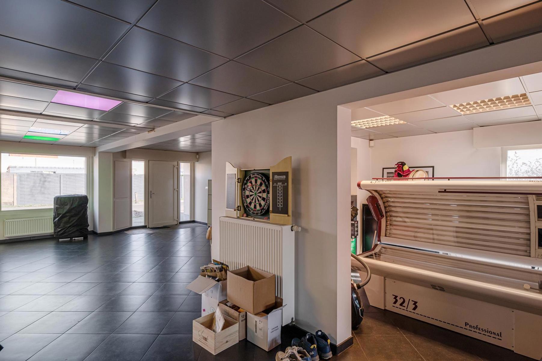Woning met multifunctioneel gelijkvloers en magazijn/garage op een perceel van 536m². foto 7