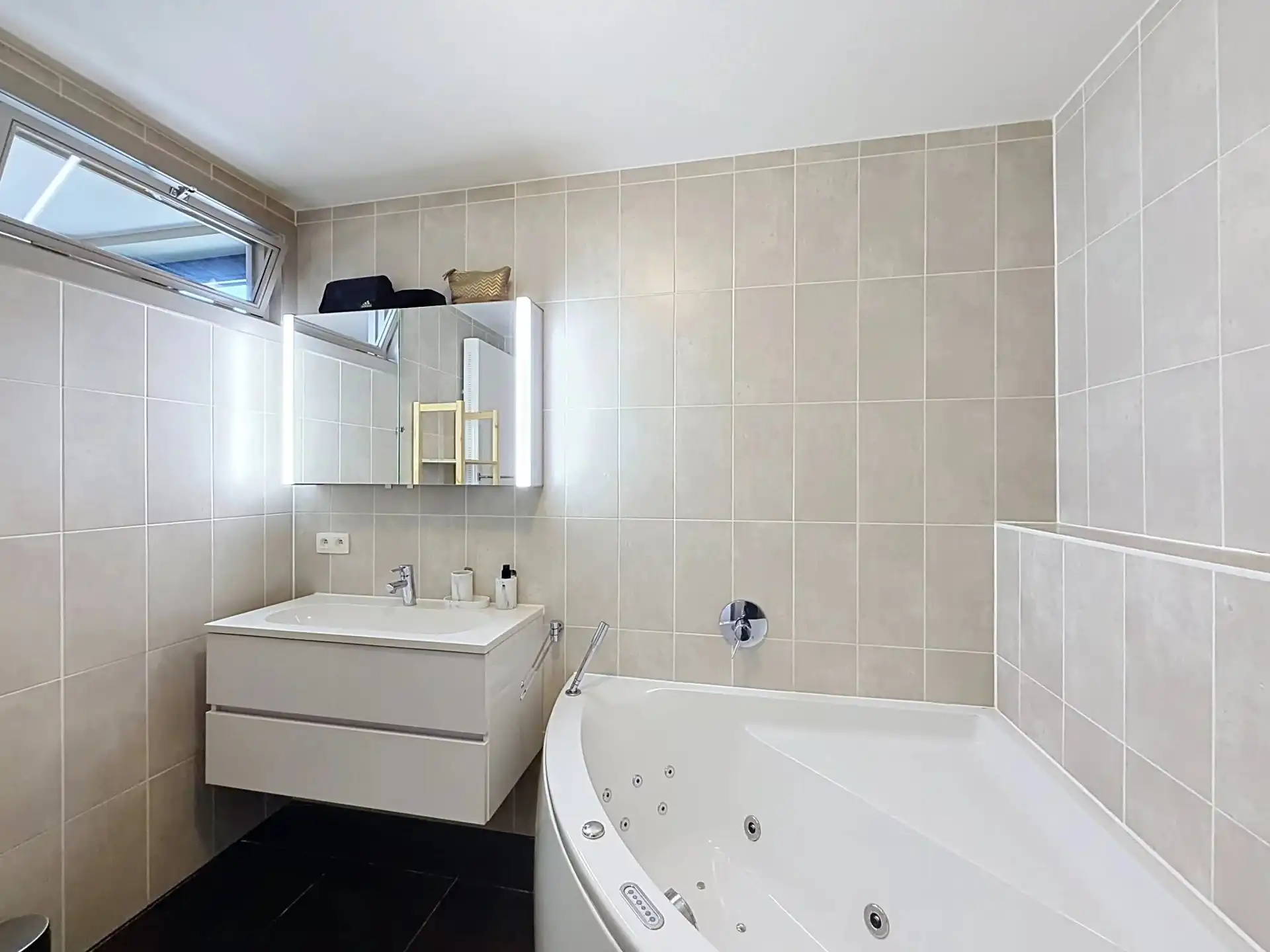 Luxe triplex met dubbele garage, 5 slaapkamers en 2 badkamers  in hartje Mol centrum foto 33