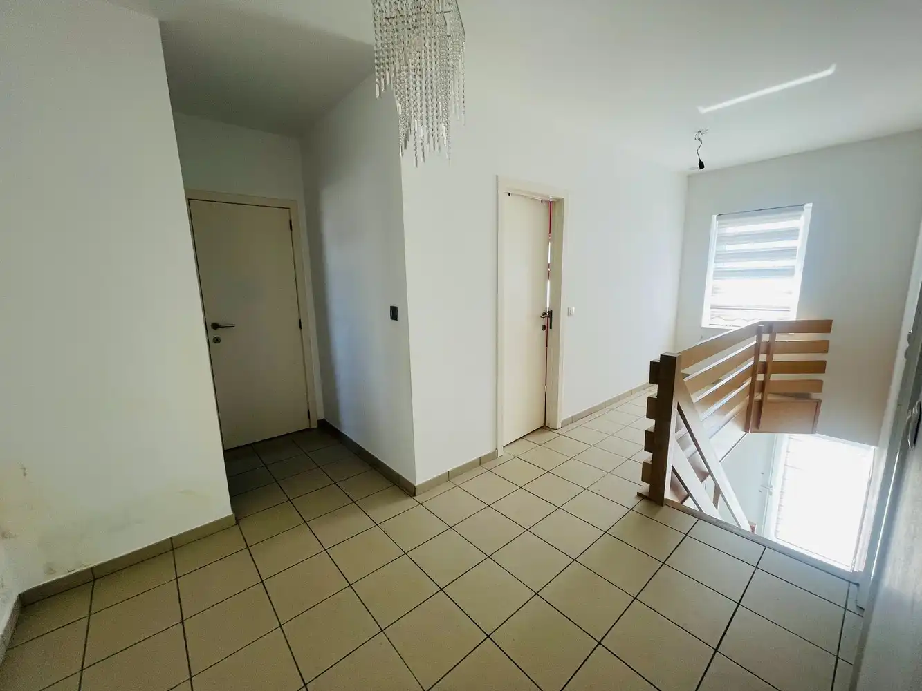 Waardamme , rustige residentiële ligging , RECENT gebouwde LICHTRIJKE ENERGIEZUINIGE woning met 4 SLAAPKAMERS, omheinde TUIN, OPRIT EN GARAGE. foto 9