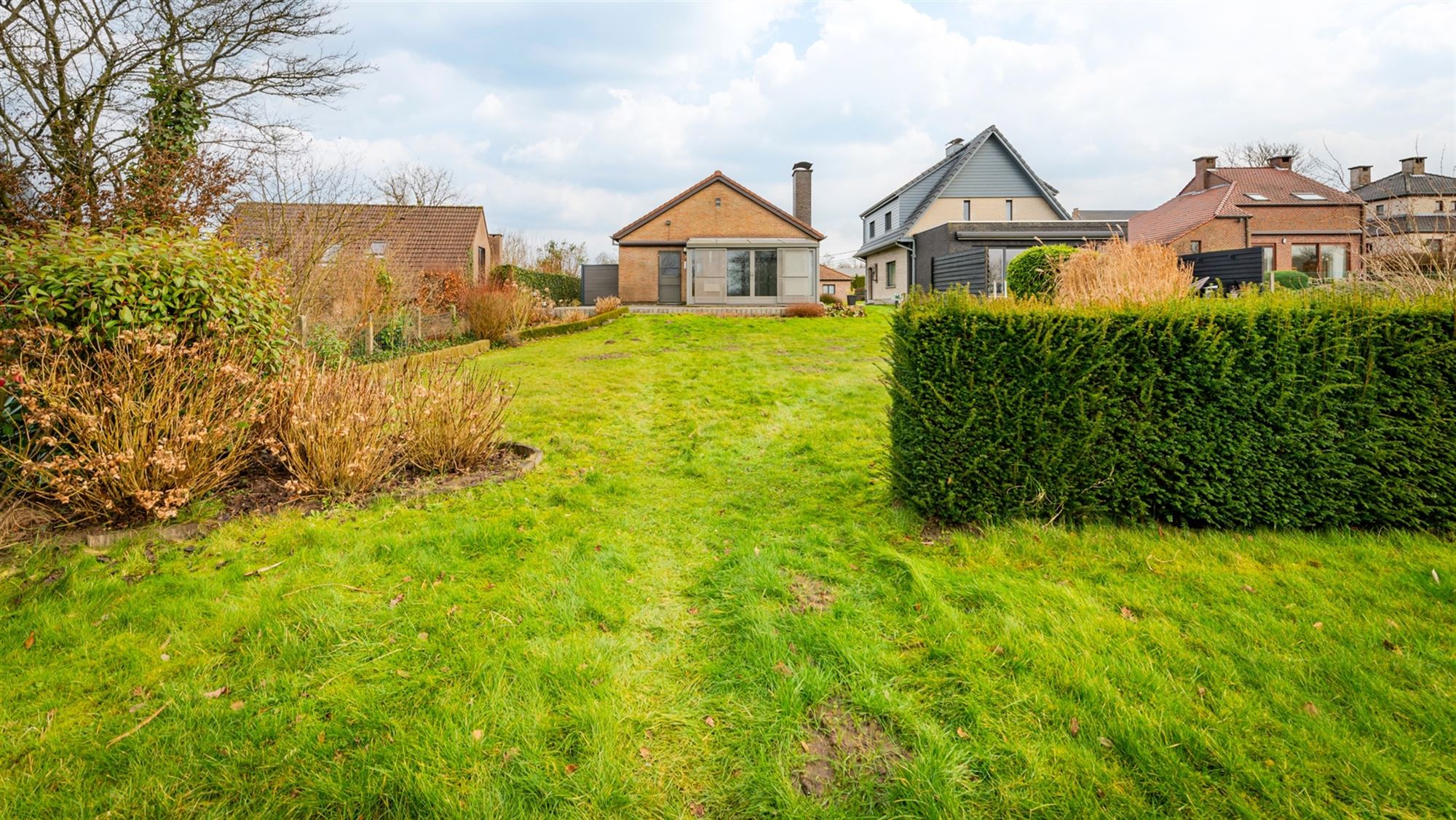 Rustige gelegen villa met grote tuin  foto 32